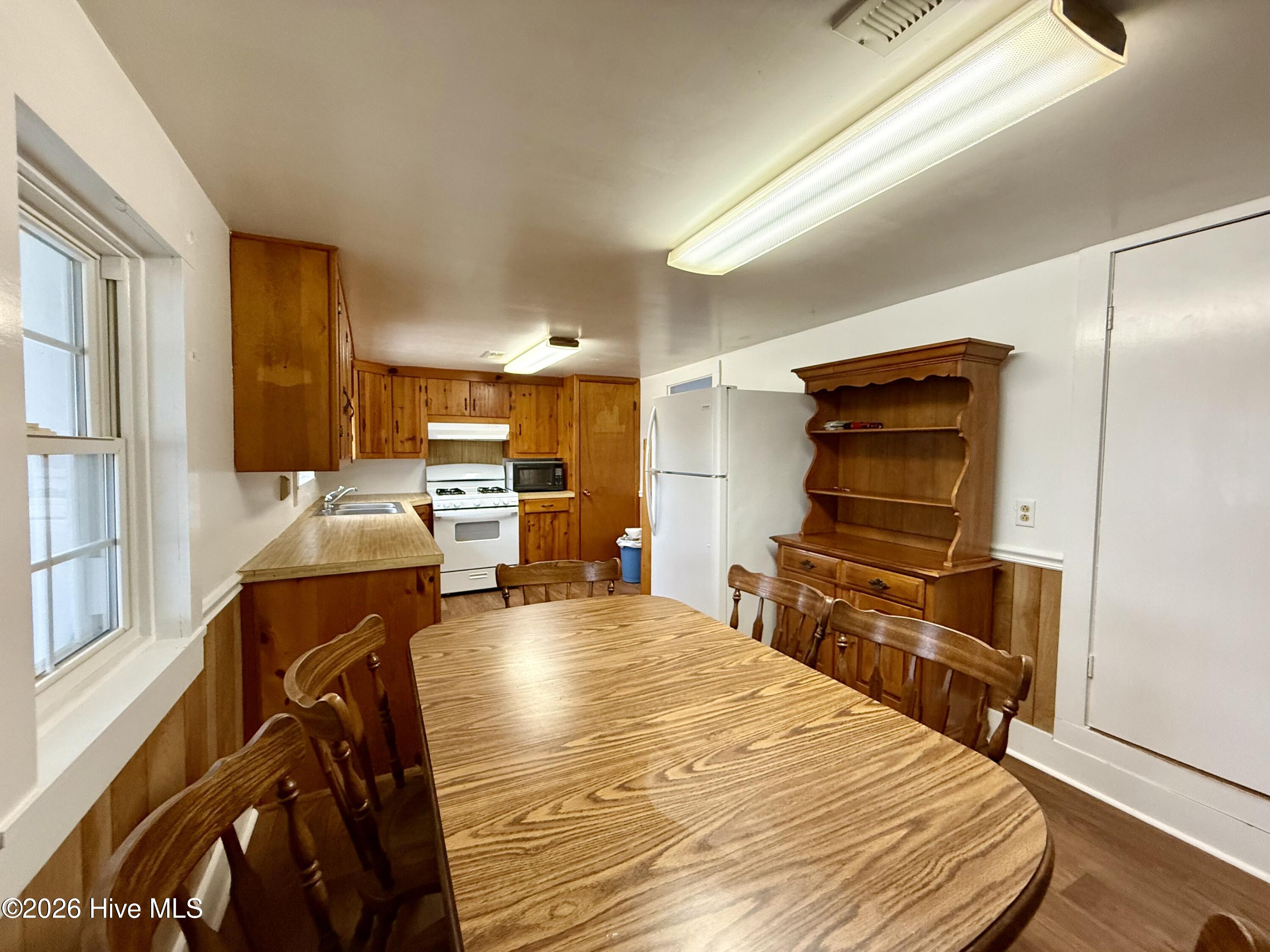 4549 Loop Road Property Photo 9