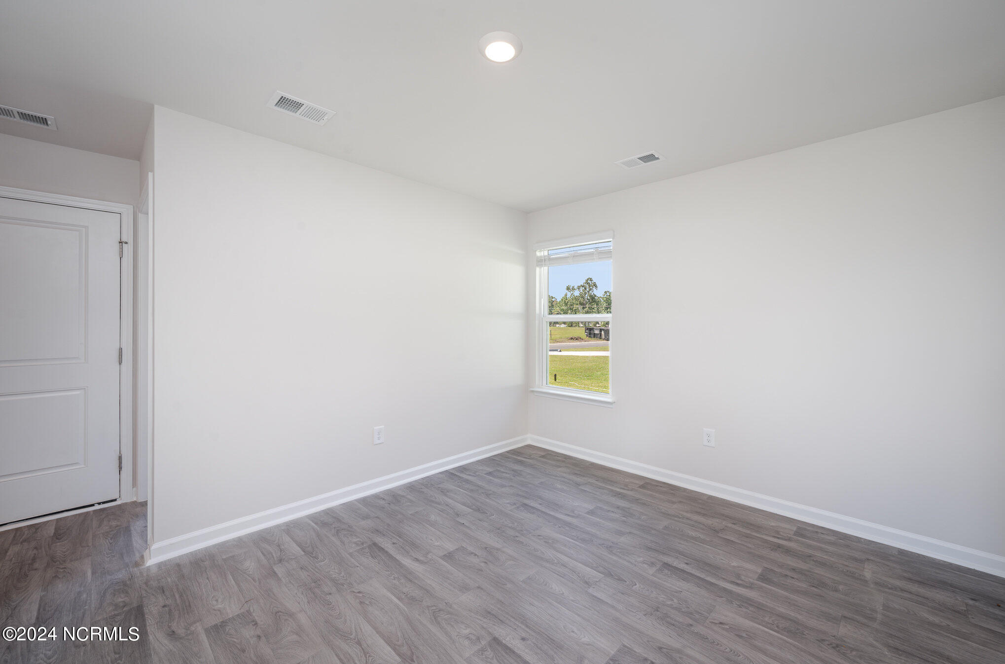 236 Ashworth Drive Property Photo 4
