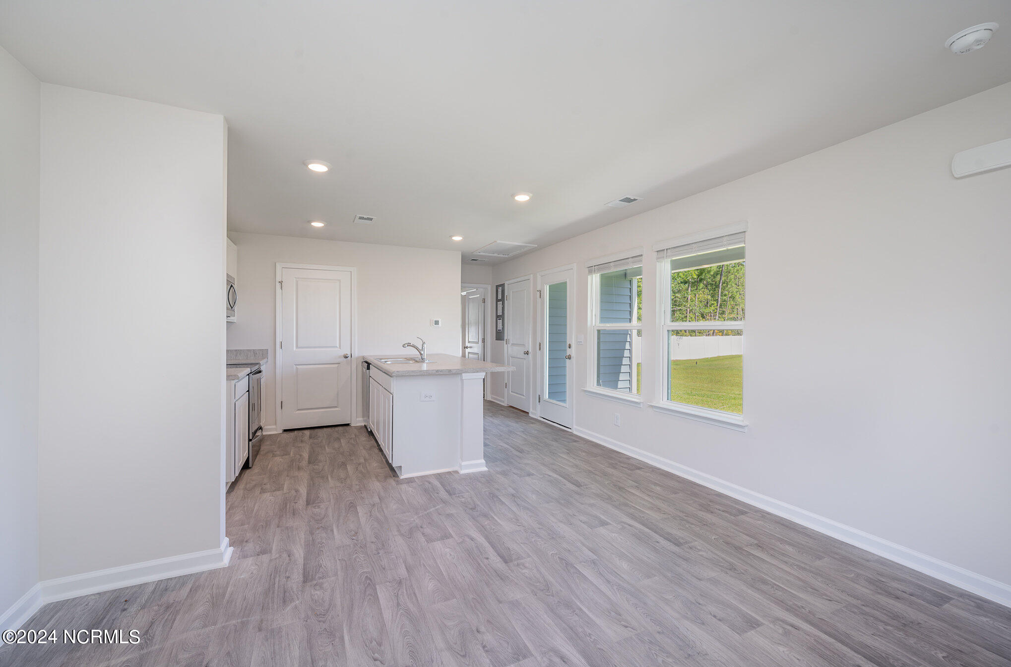 236 Ashworth Drive Property Photo 14