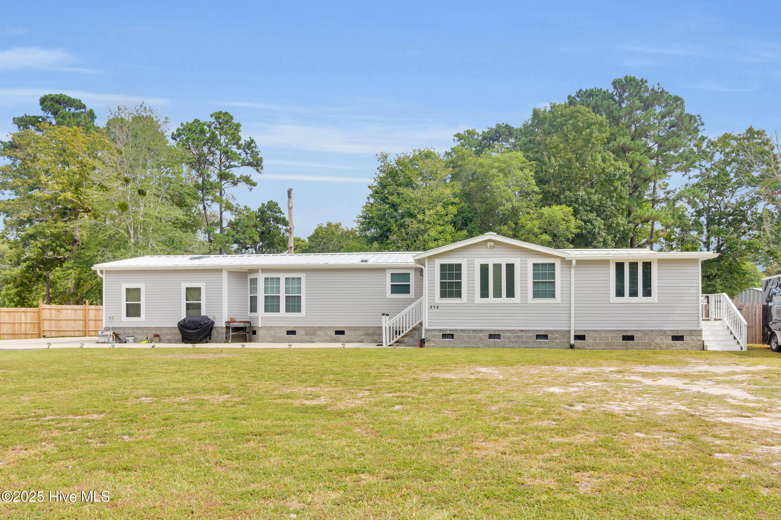 414 W Branch Drive Property Photo 1
