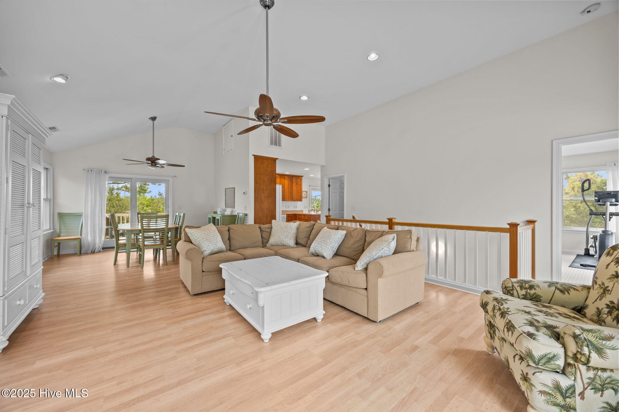 514 Robin Lane Property Photo 3