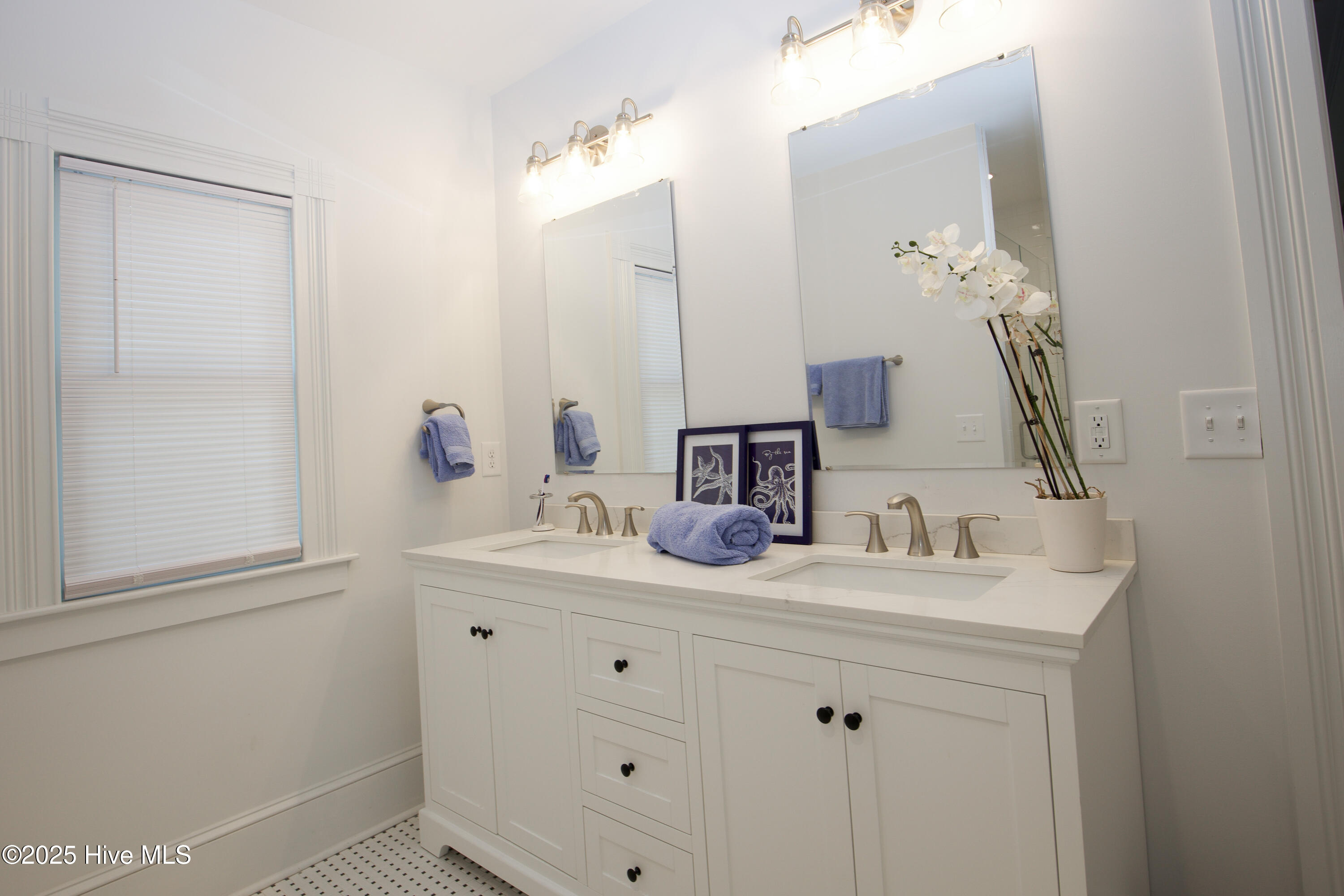 280 W Connecticut Avenue Property Photo 29