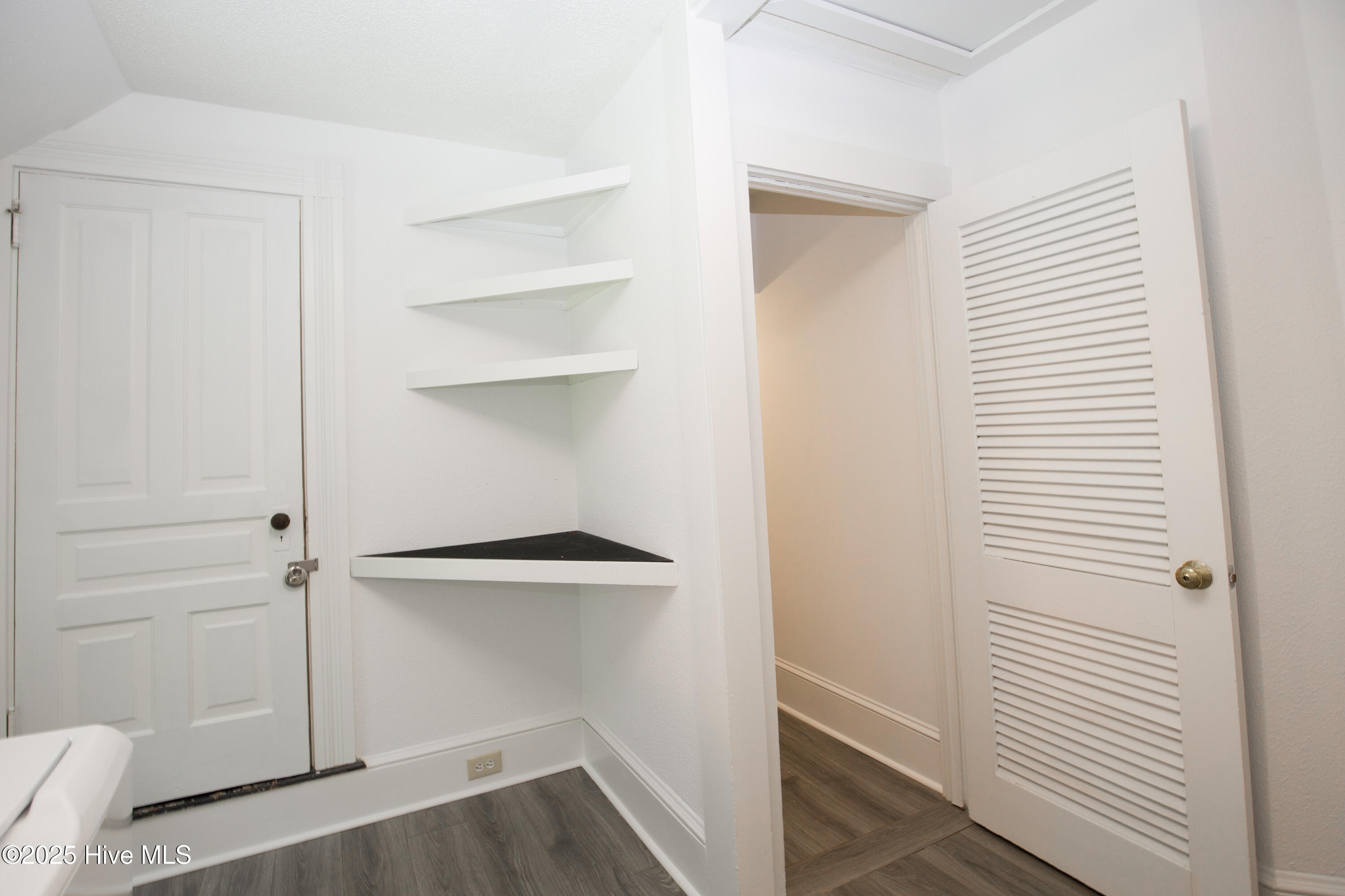 280 W Connecticut Avenue Property Photo 49