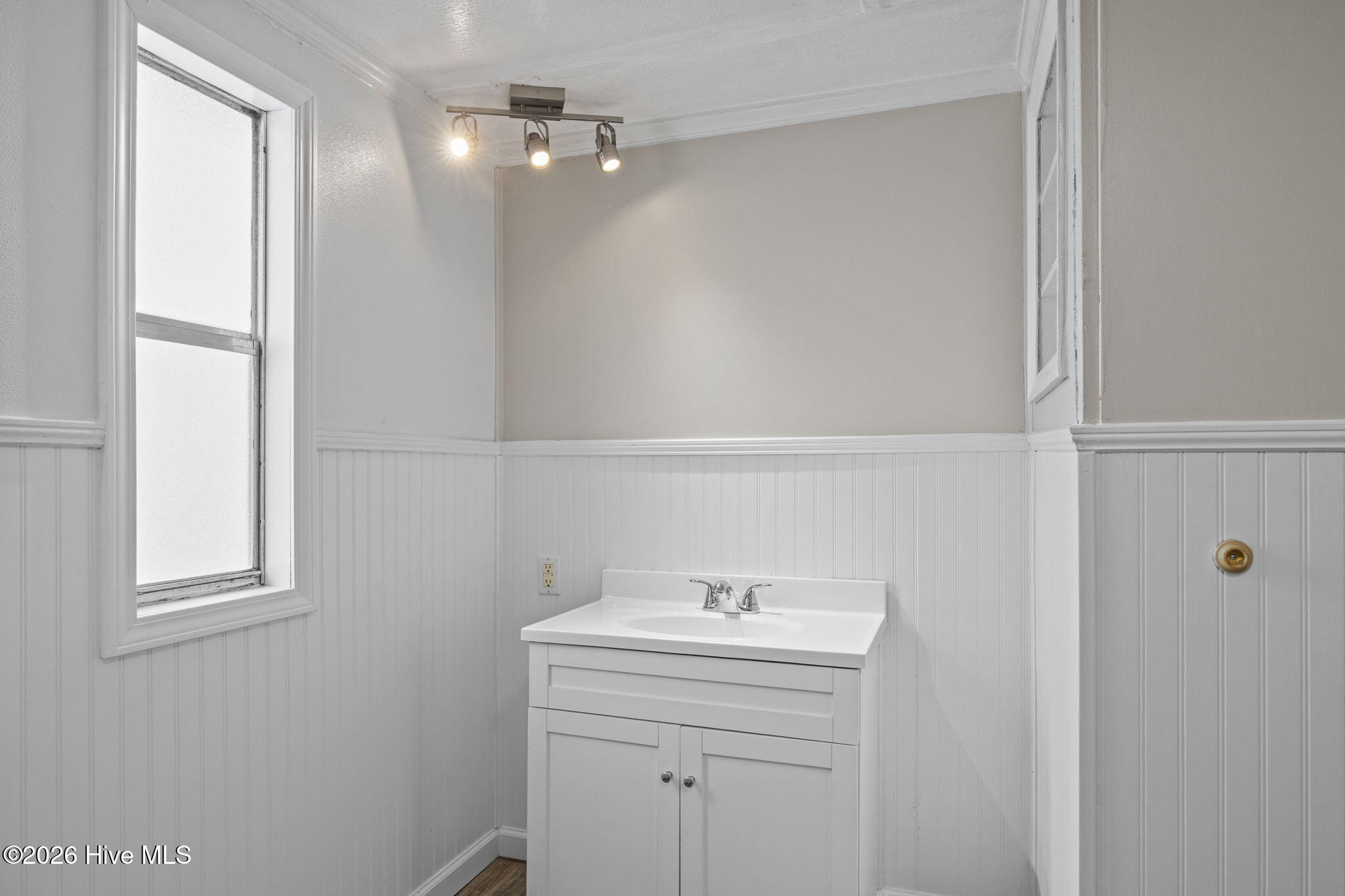 670 Straits Road Property Photo 9