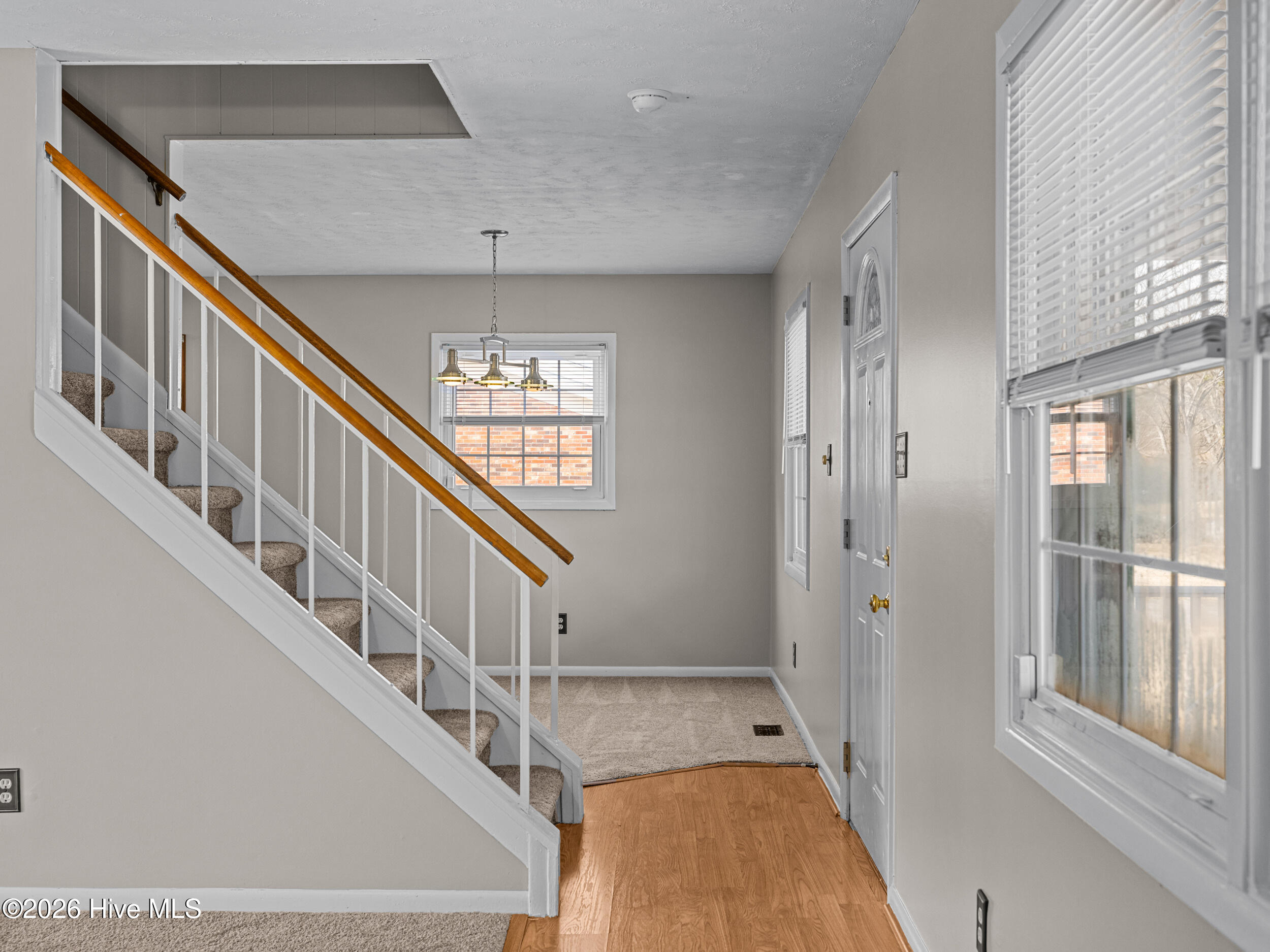 422 Thomas Drive Property Photo 8
