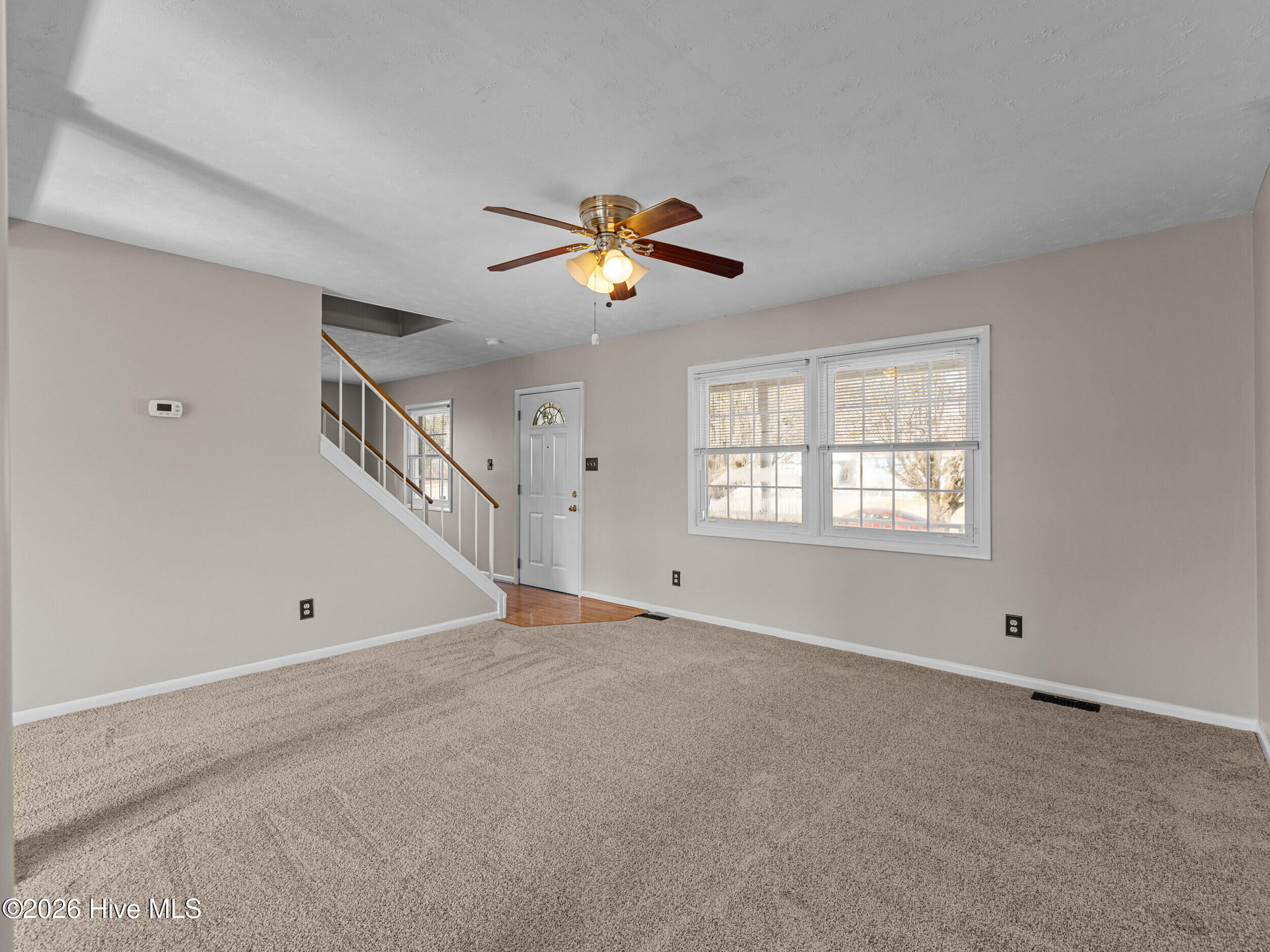 422 Thomas Drive Property Photo 10