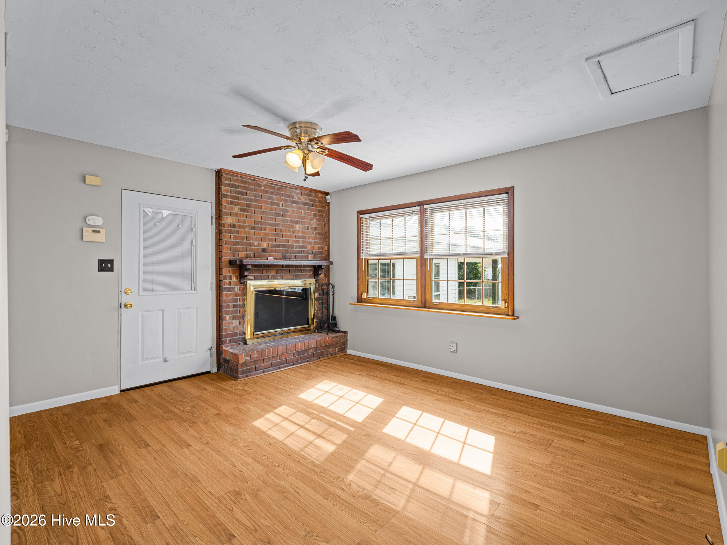 422 Thomas Drive Property Photo 14