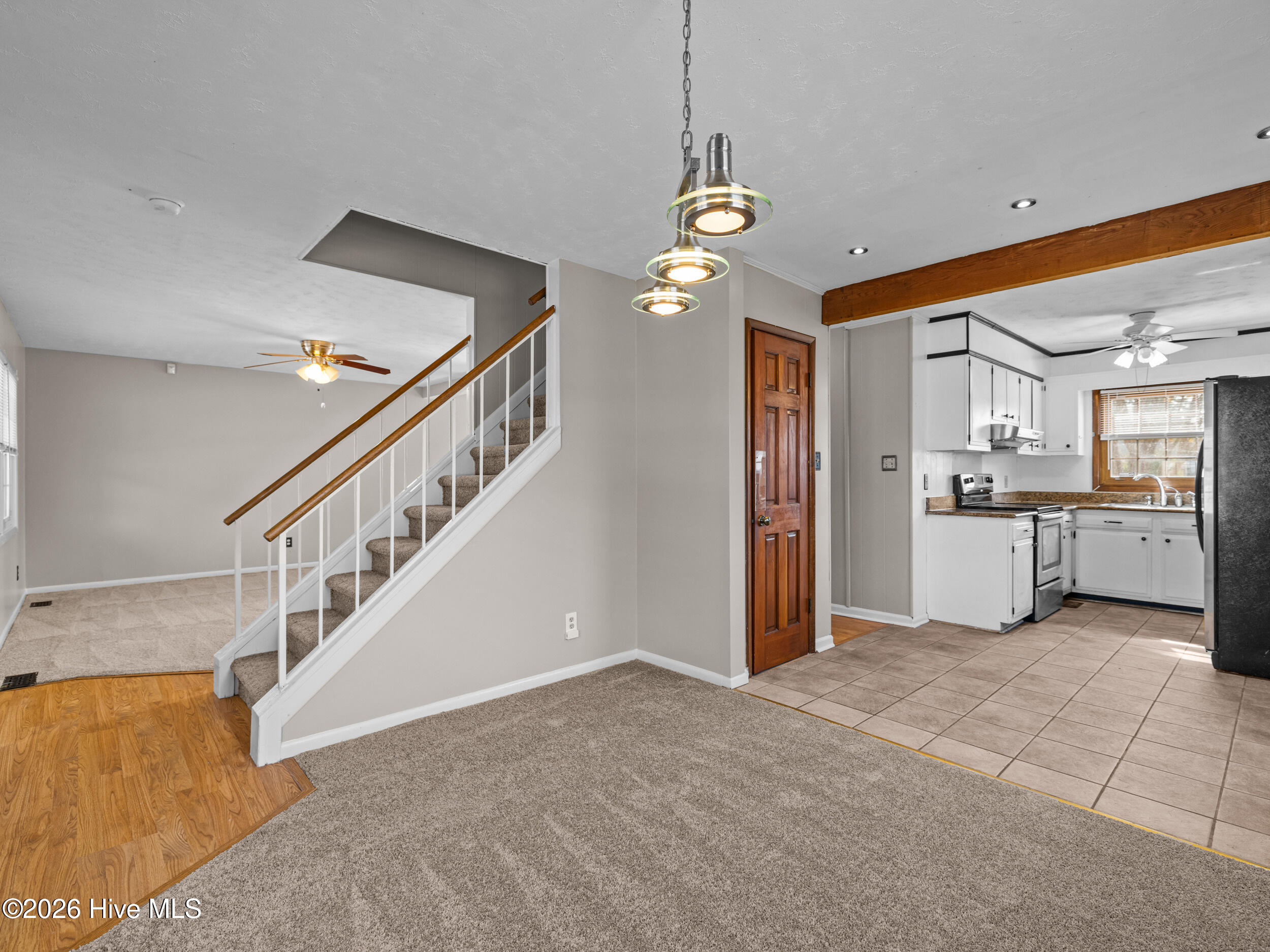 422 Thomas Drive Property Photo 19