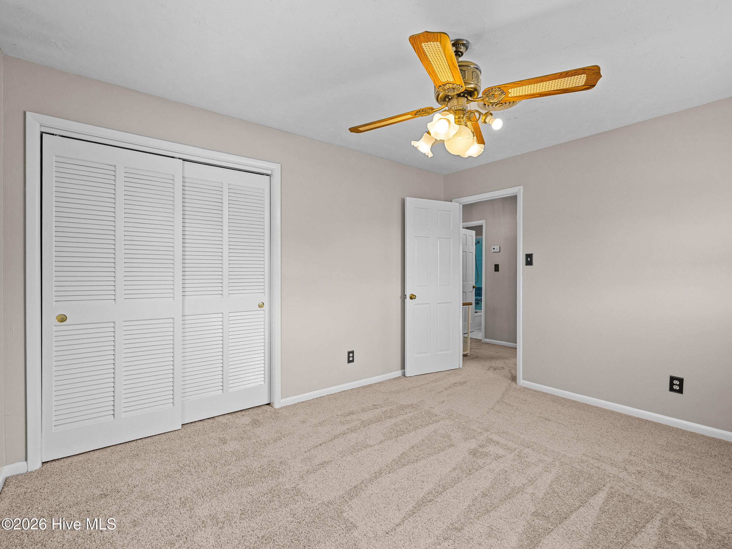 422 Thomas Drive Property Photo 26