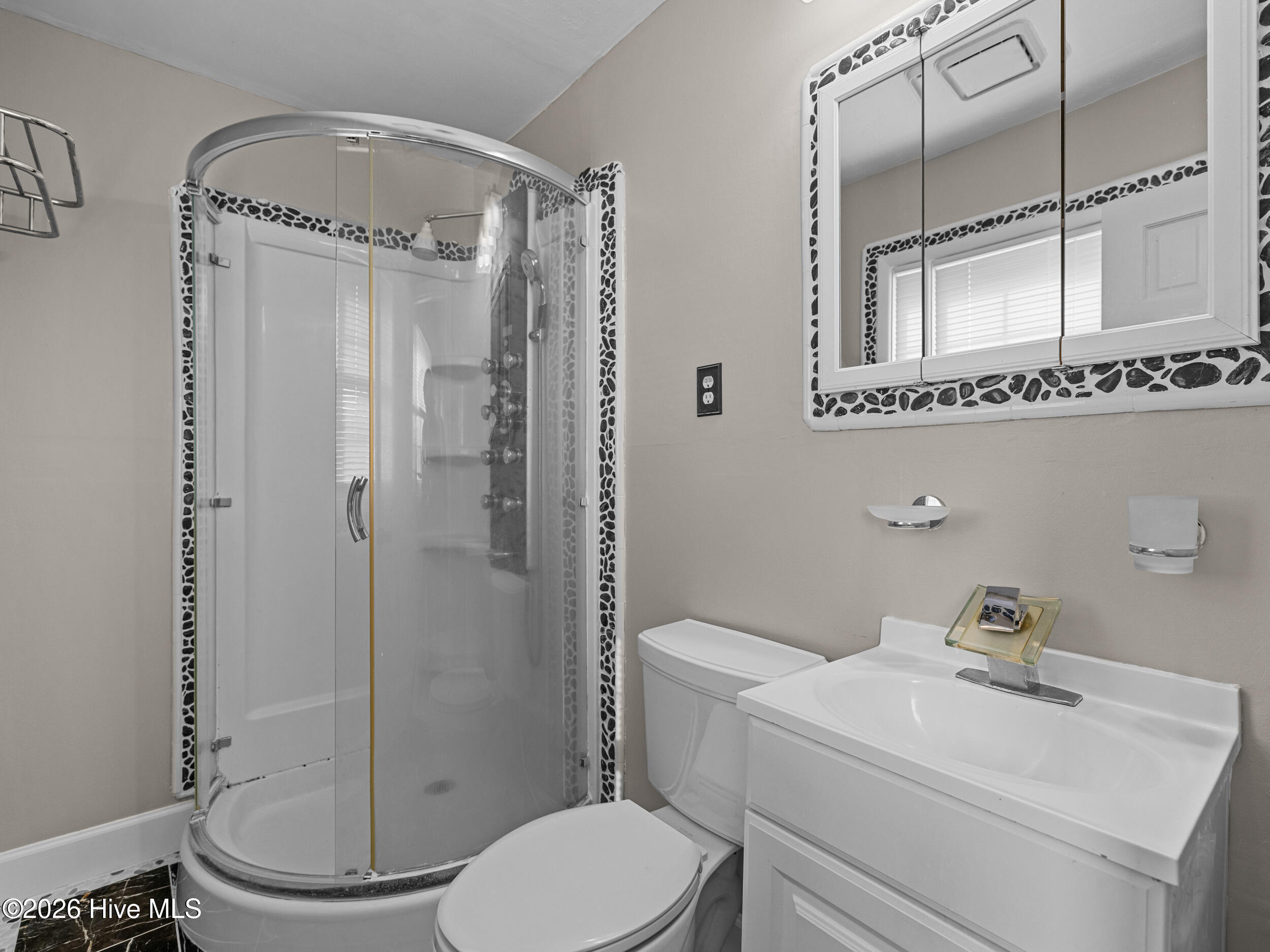 422 Thomas Drive Property Photo 33