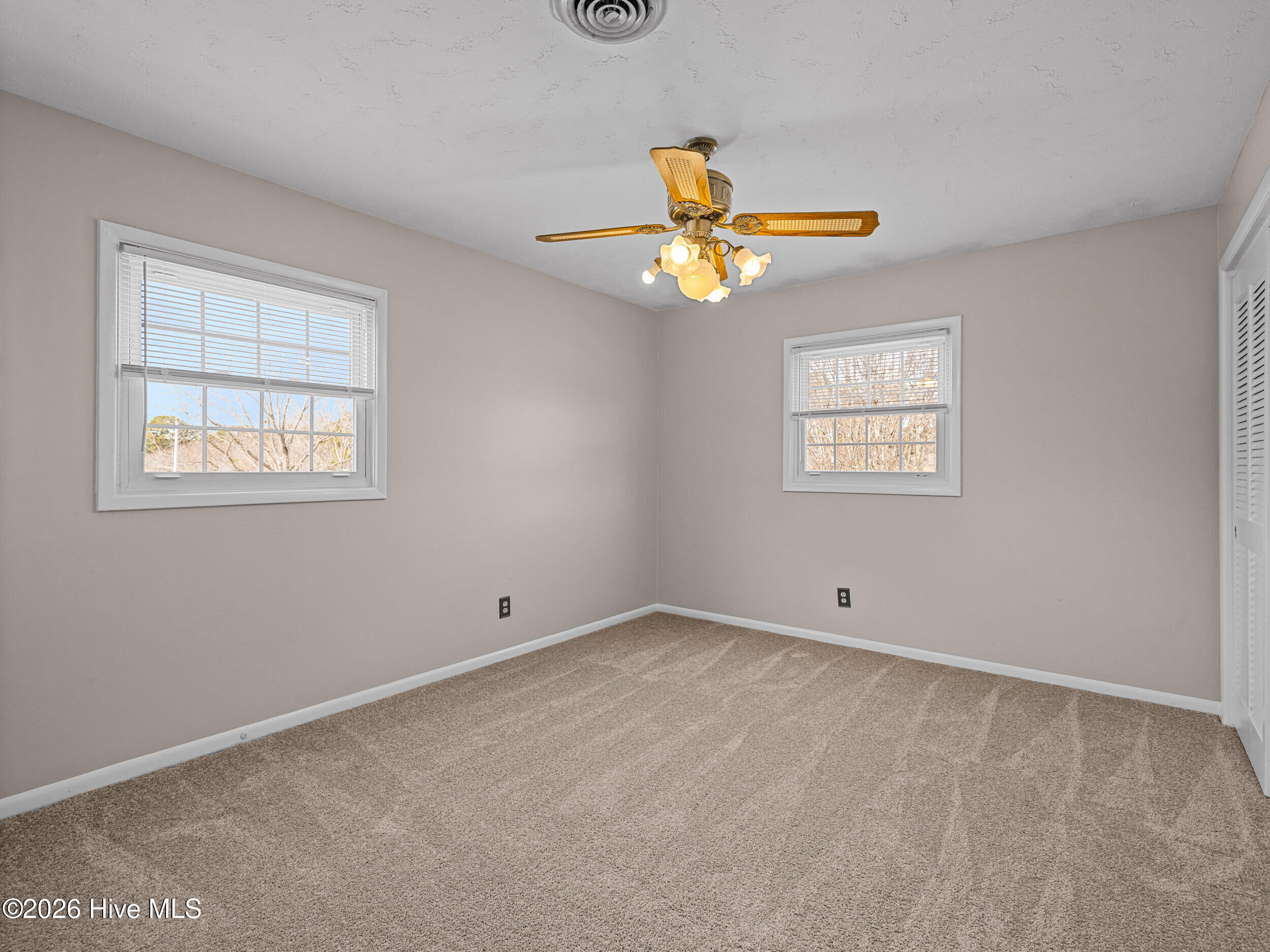 422 Thomas Drive Property Photo 35