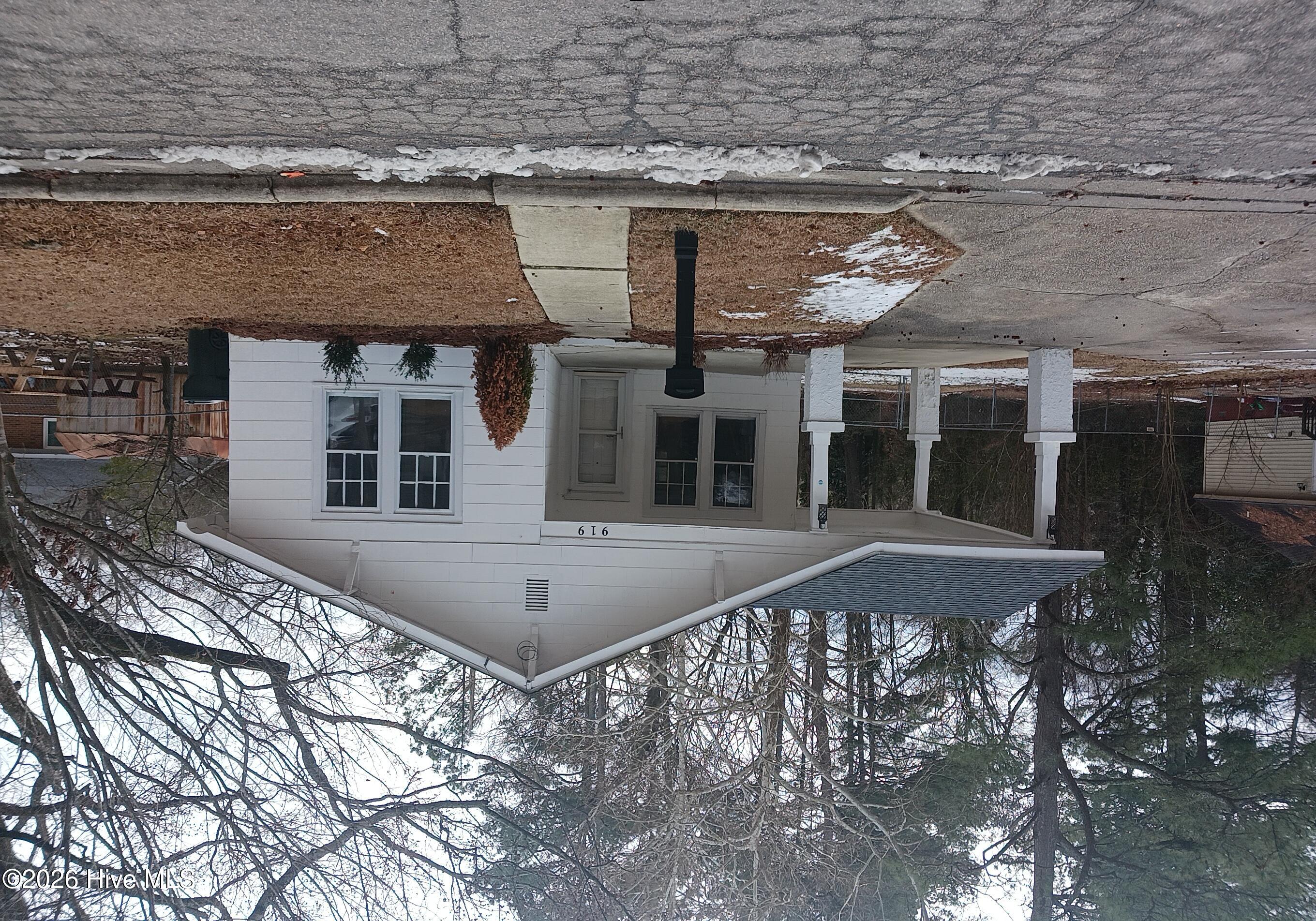 919 College Circle N Property Photo 1