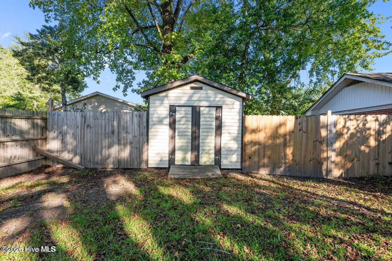 200 Stratford Road Property Photo 11