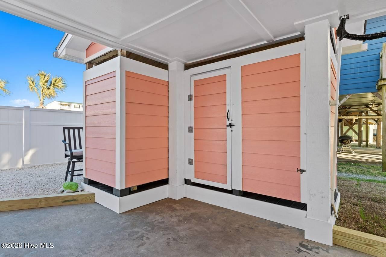 5518 E Beach Drive Property Photo 6