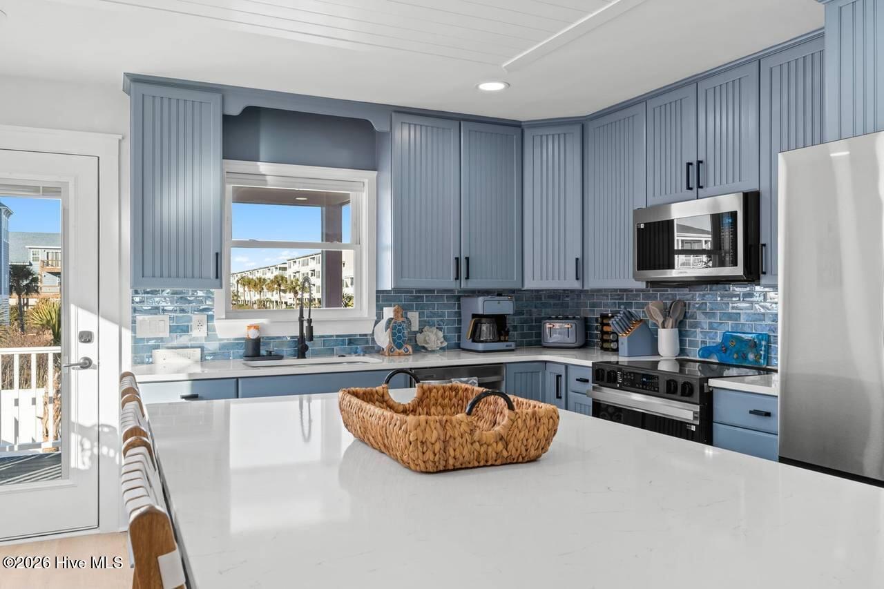 5518 E Beach Drive Property Photo 8