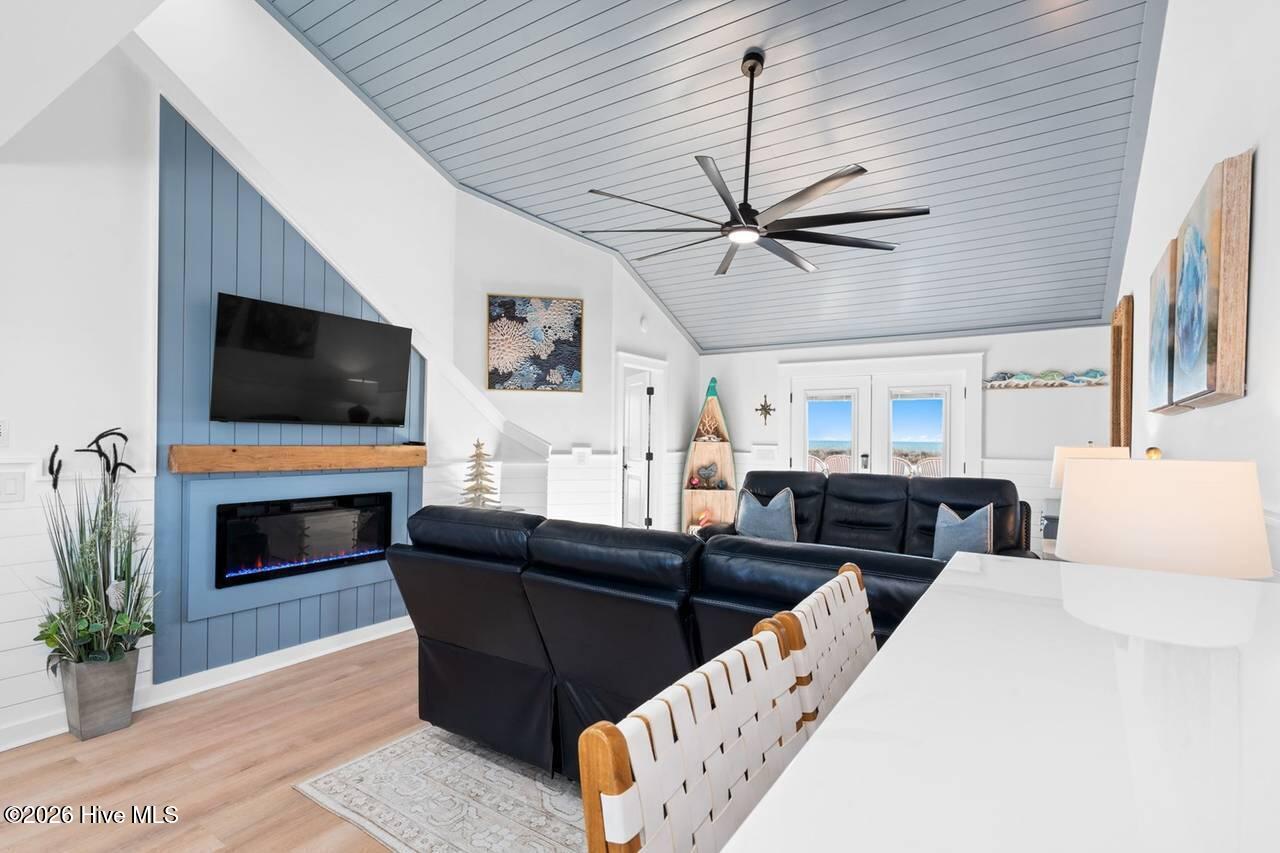 5518 E Beach Drive Property Photo 14