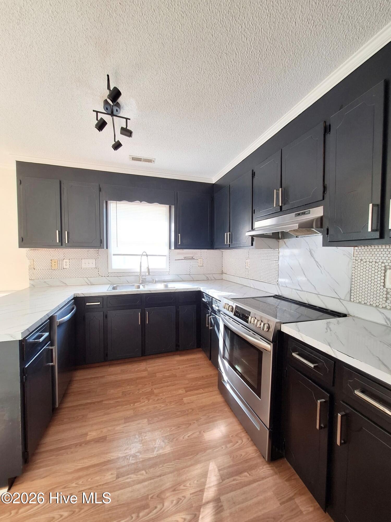 3995 Sterling Pointe Drive Kkk5 Property Photo 6