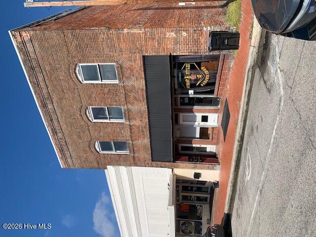 102 W 5th Street Property Photo 1