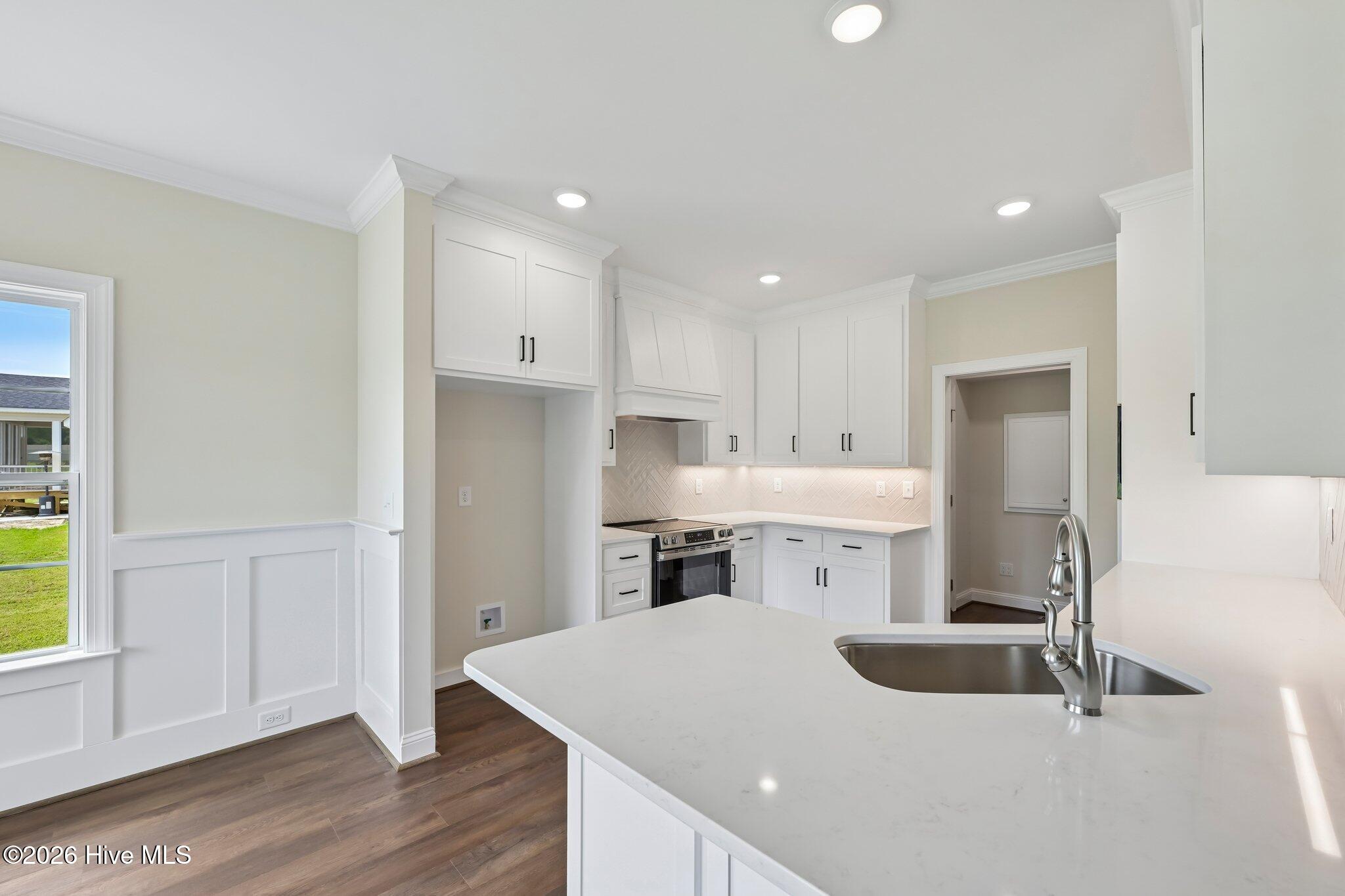 7615 Sweetwater Drive Property Photo 10