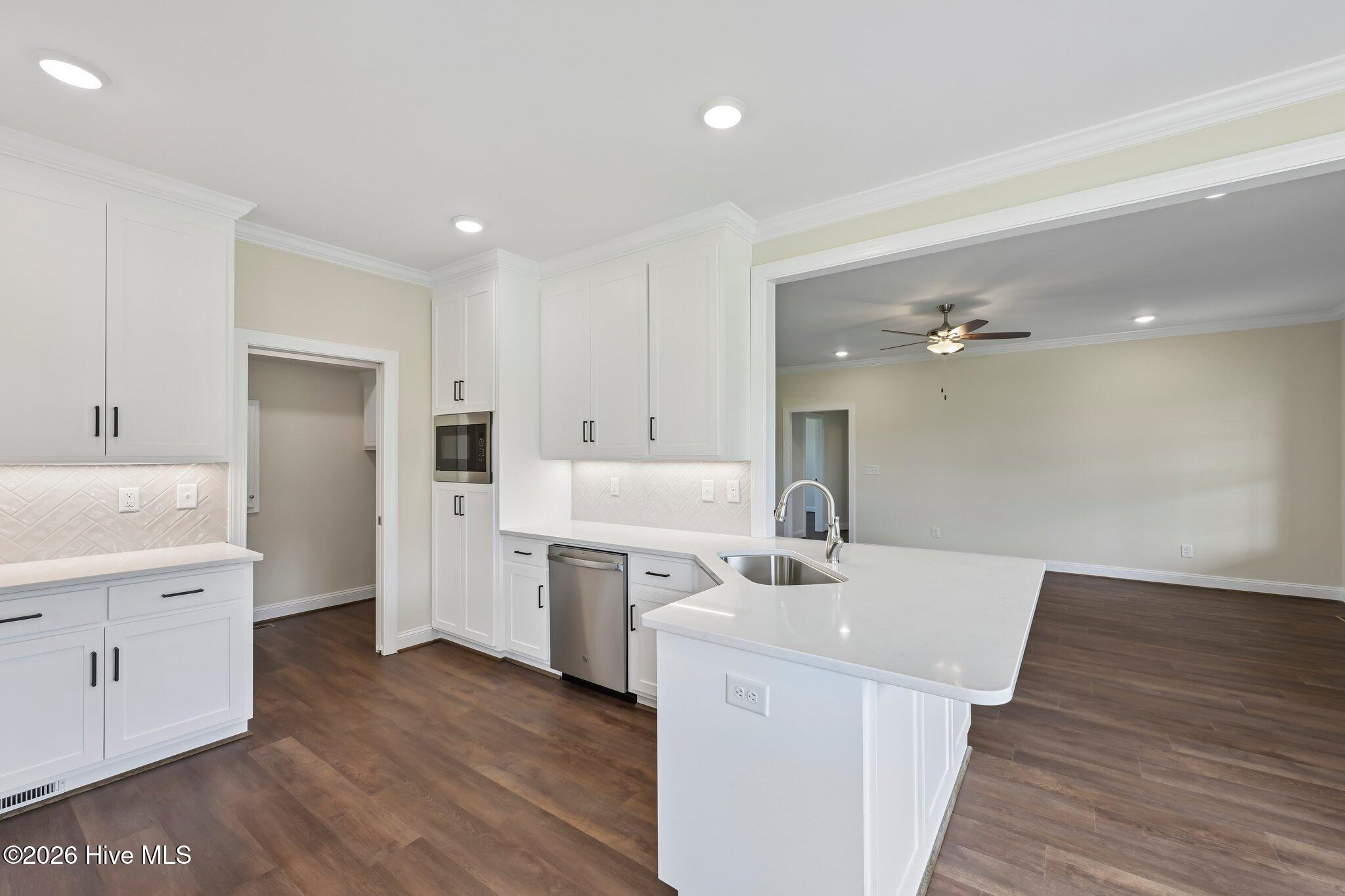 7615 Sweetwater Drive Property Photo 11