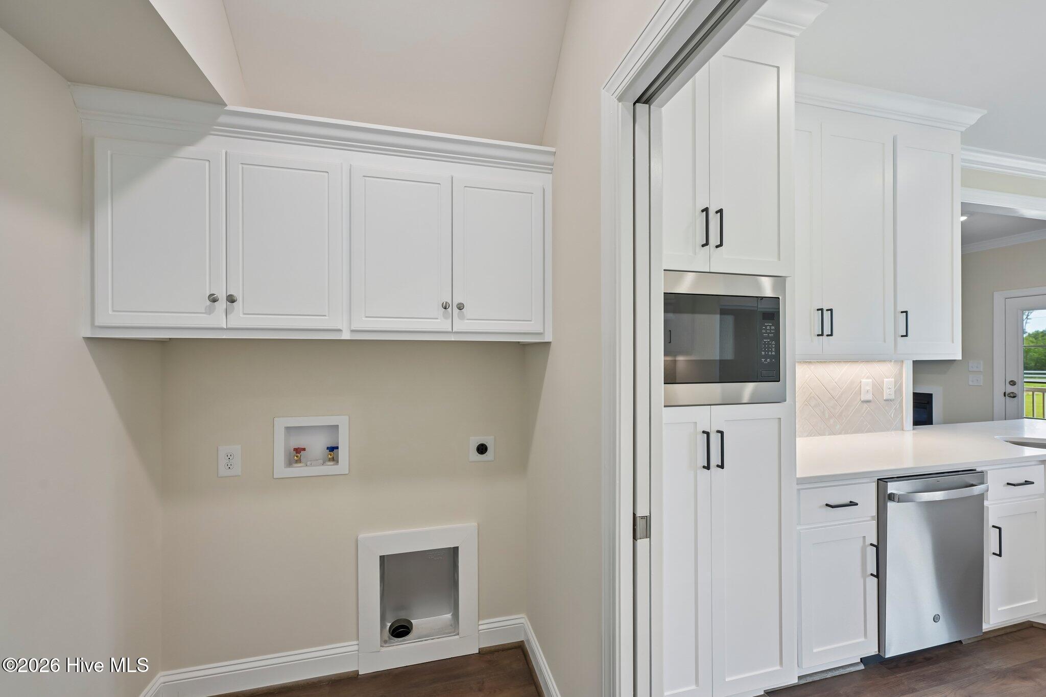 7615 Sweetwater Drive Property Photo 14