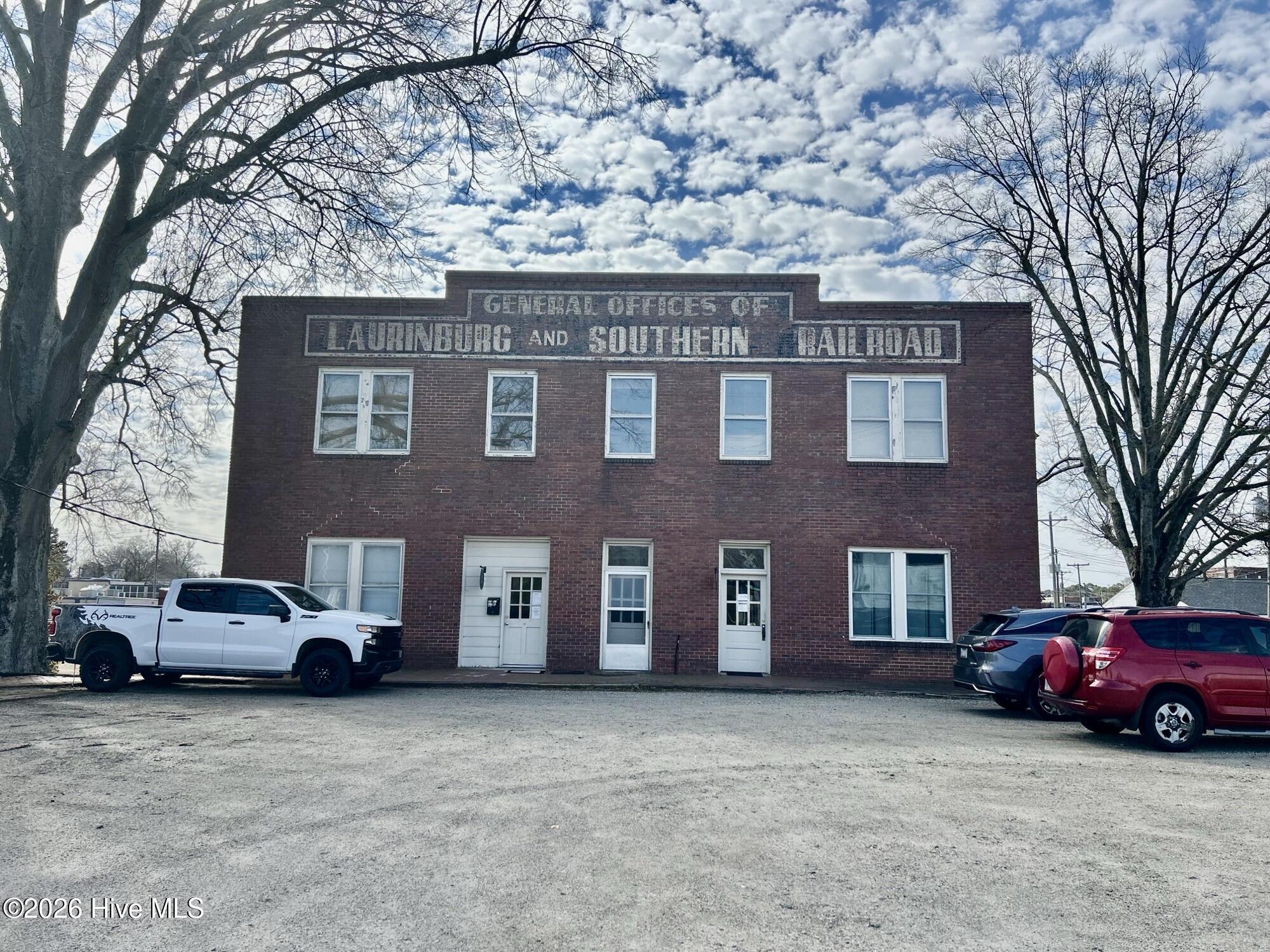 204 E Railroad Street Property Photo 2