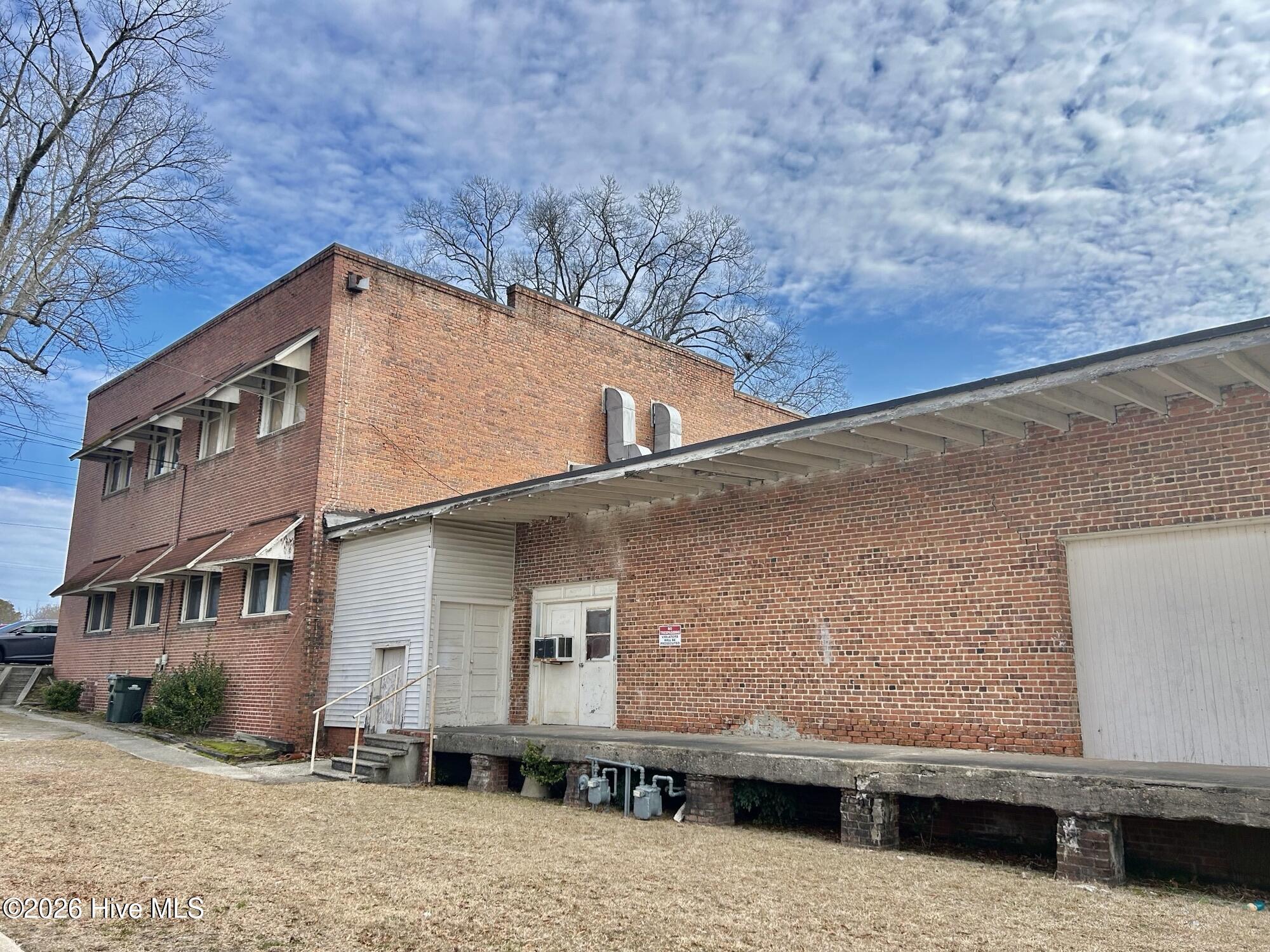 204 E Railroad Street Property Photo 4