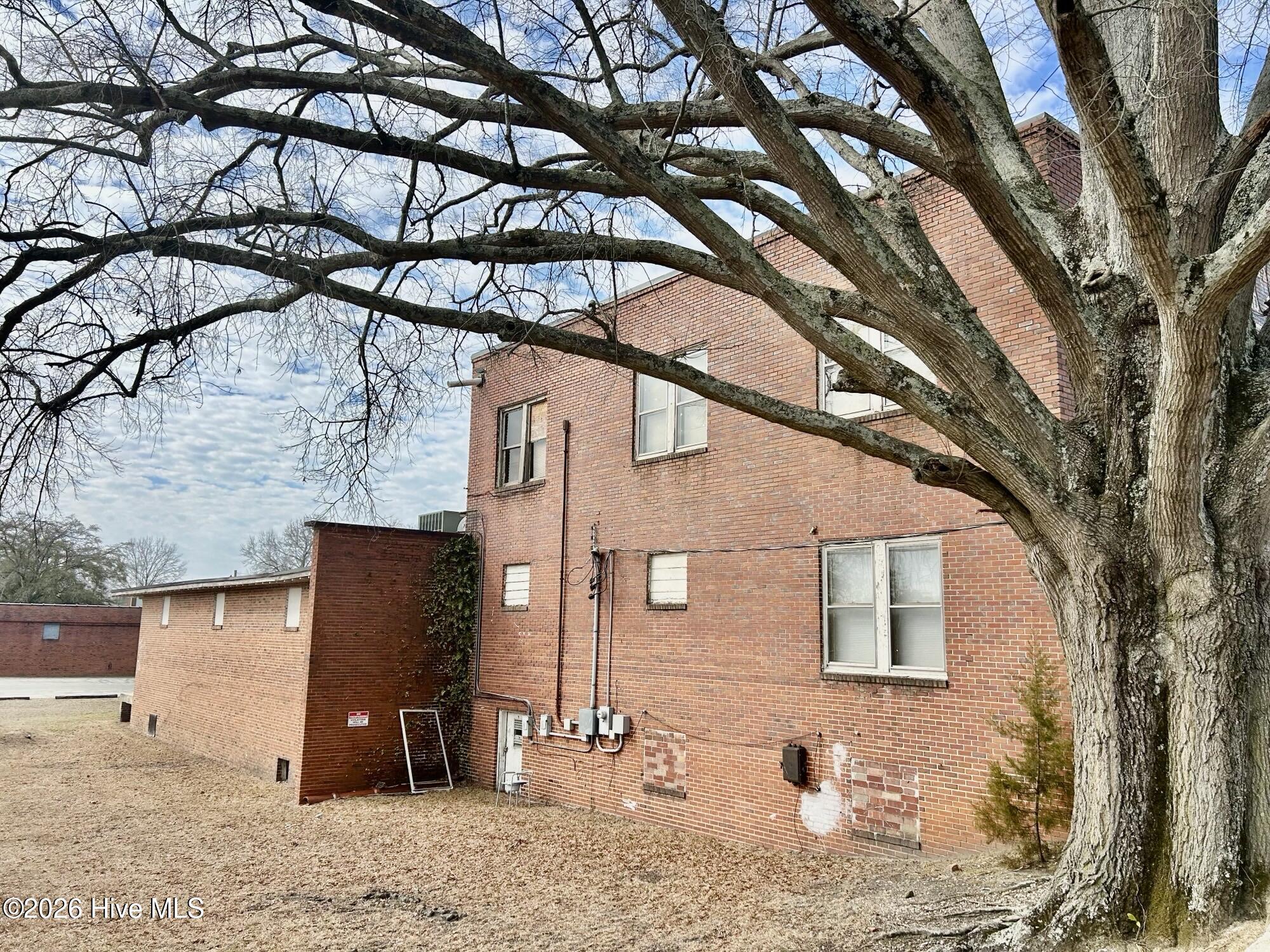 204 E Railroad Street Property Photo 5