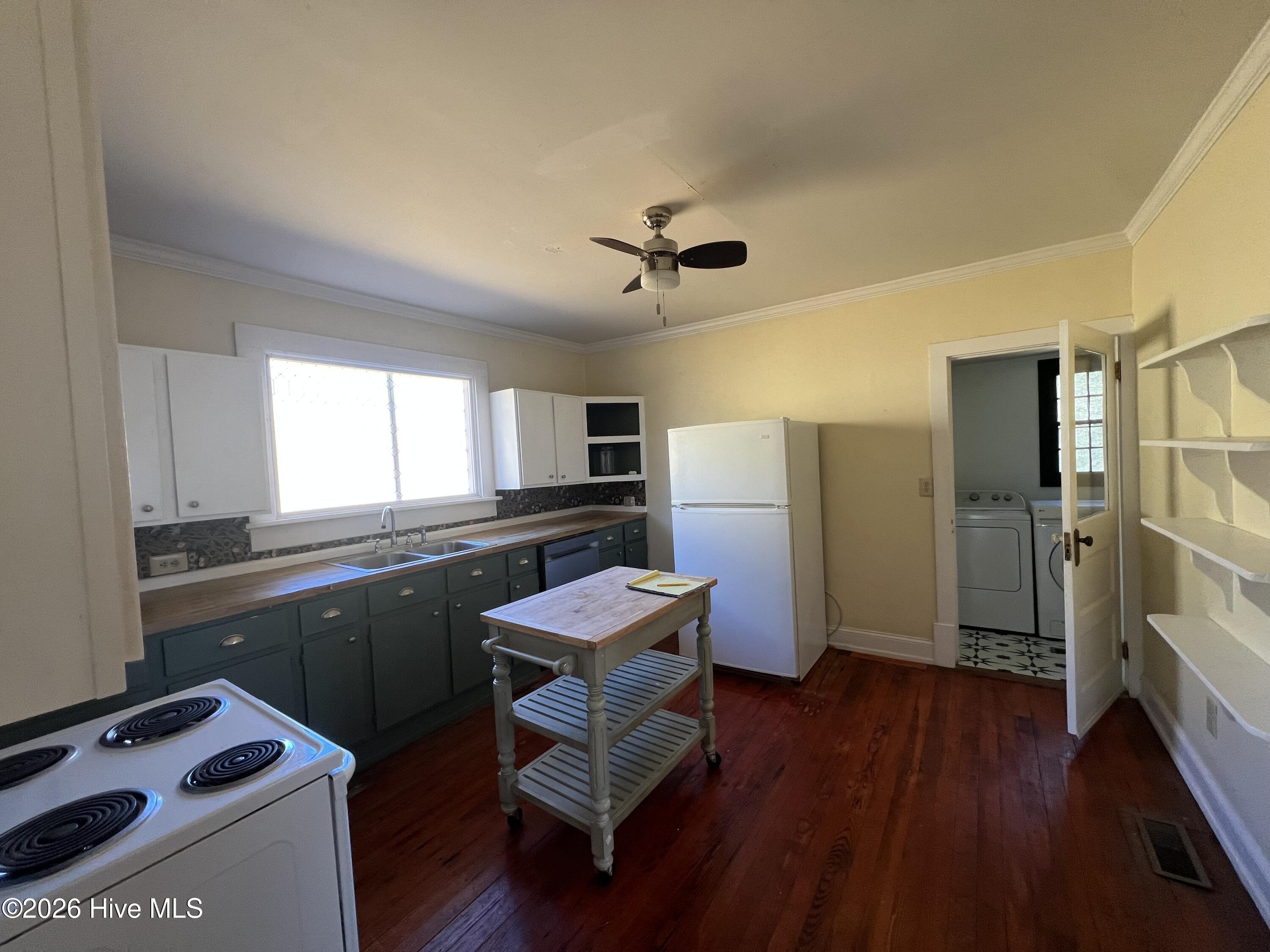 915 Saint David Street Property Photo 9