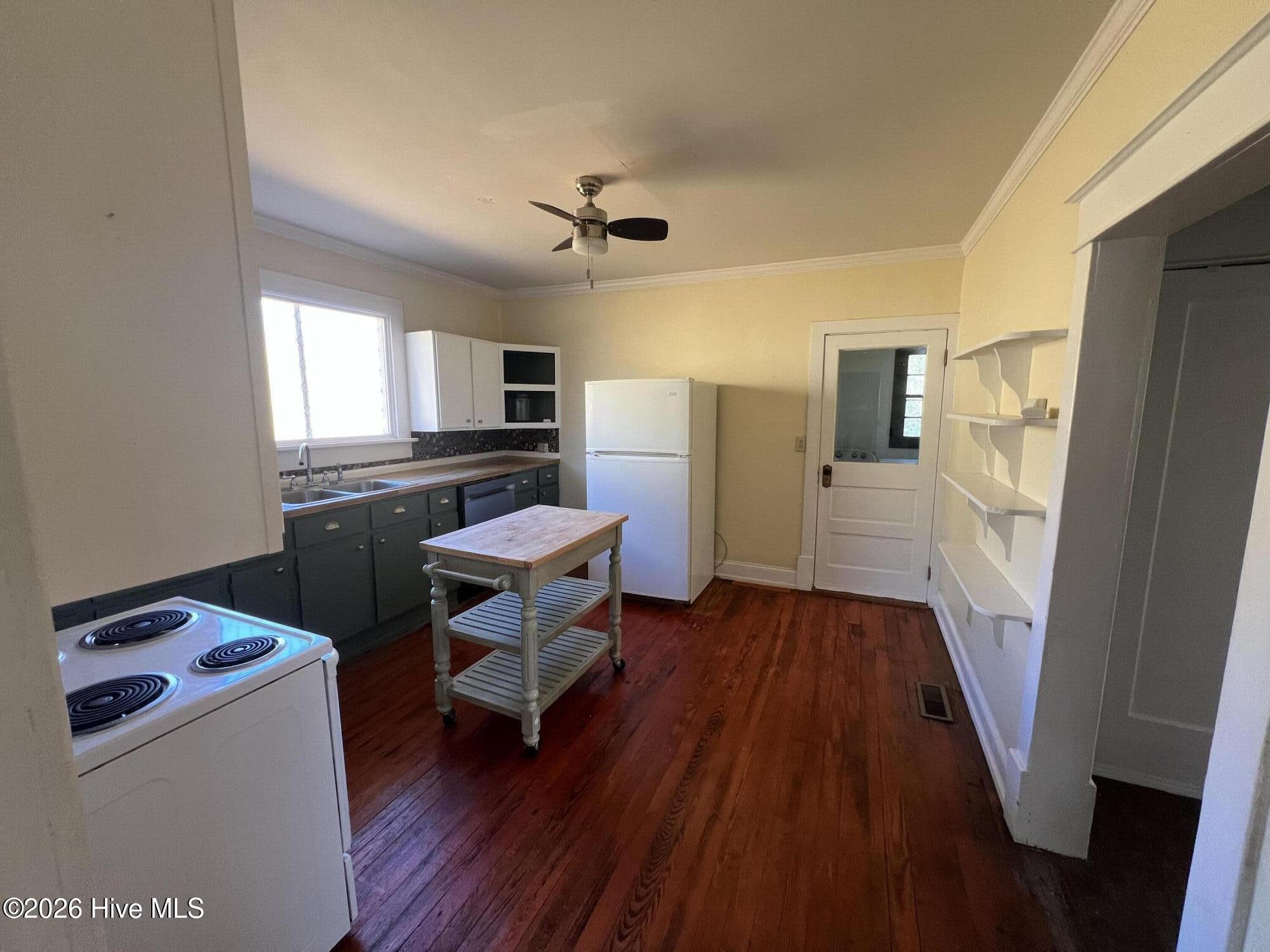 915 Saint David Street Property Photo 11