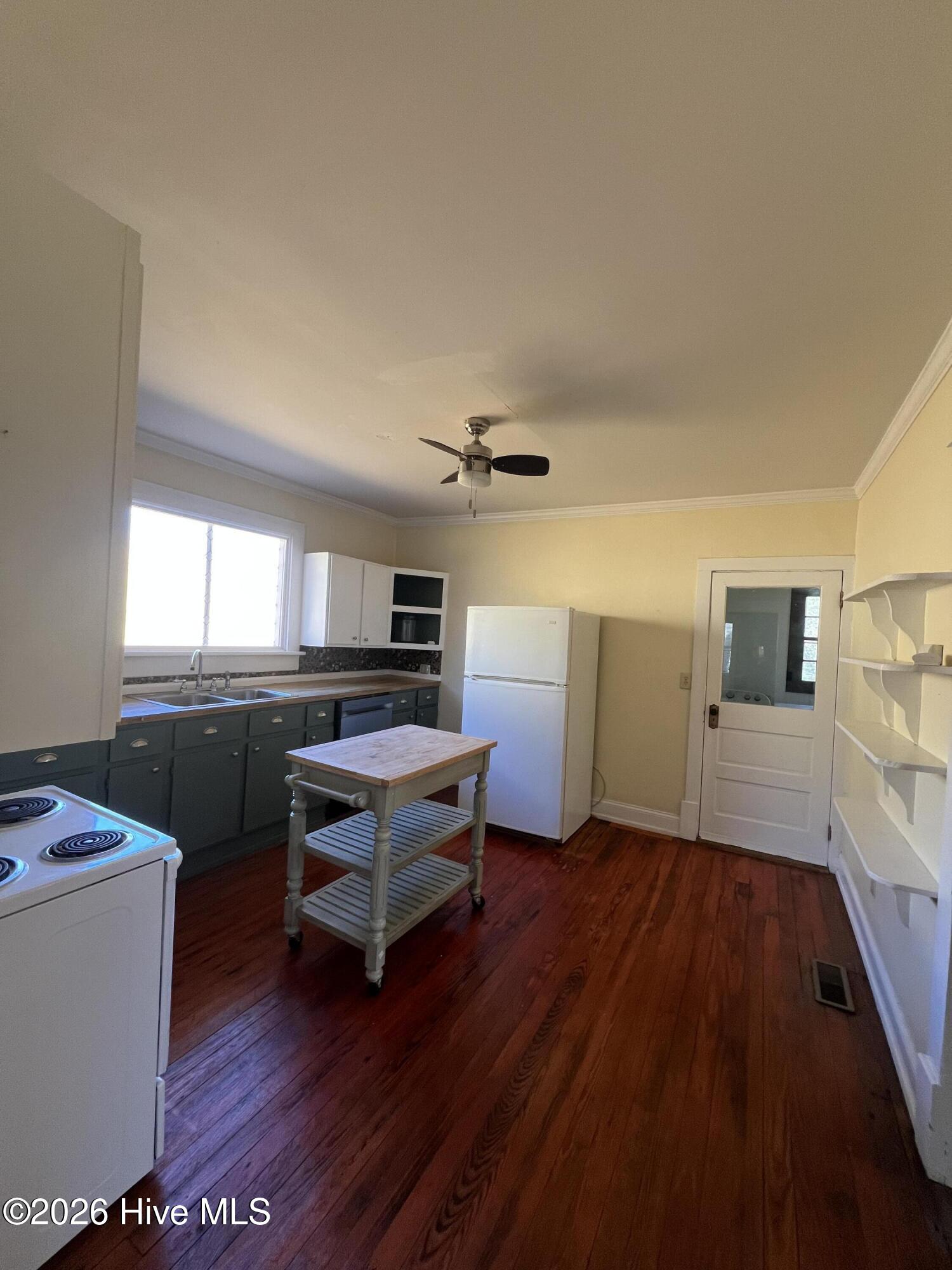 915 Saint David Street Property Photo 12