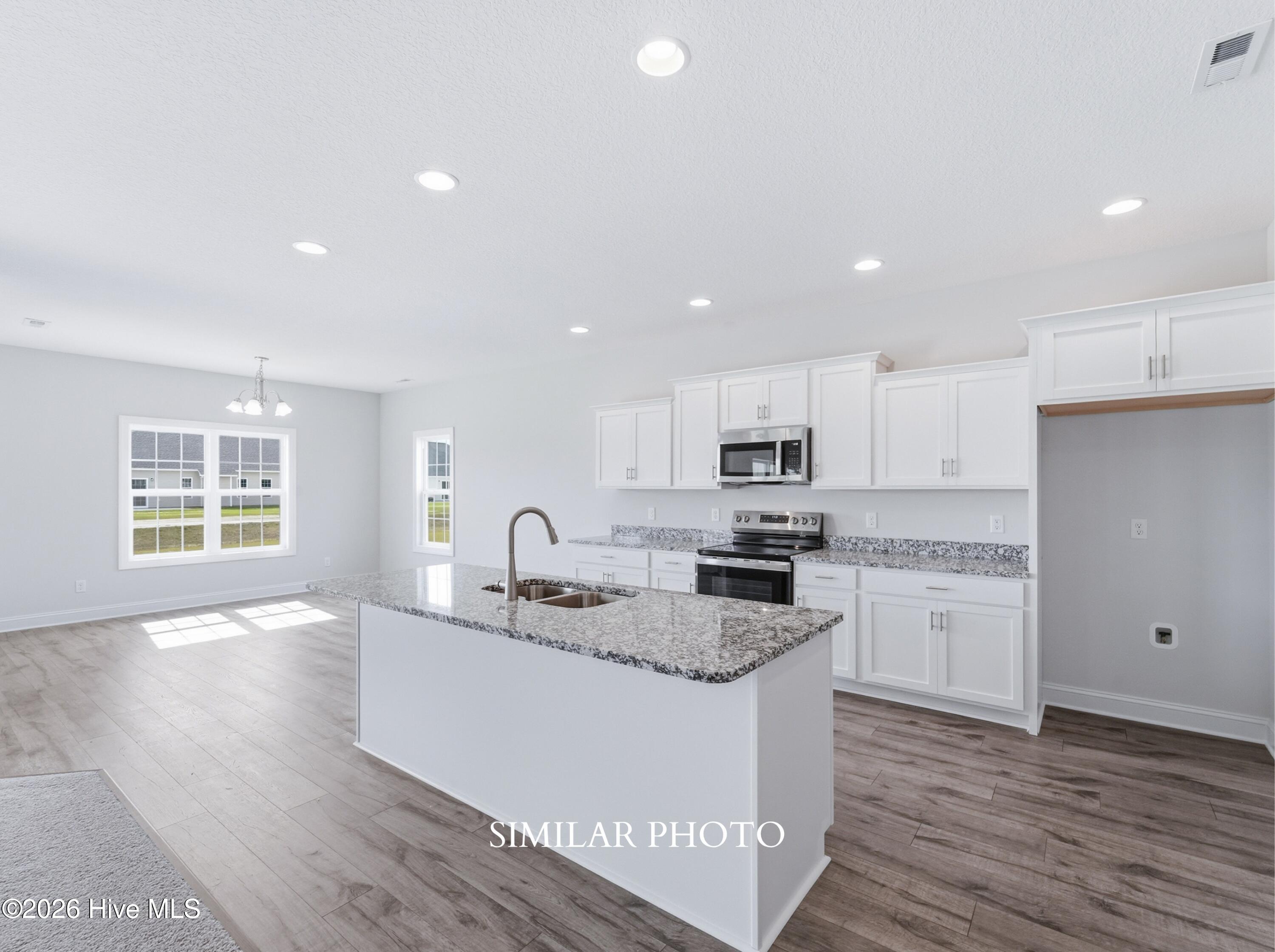 739 Regiment Road Property Photo 9