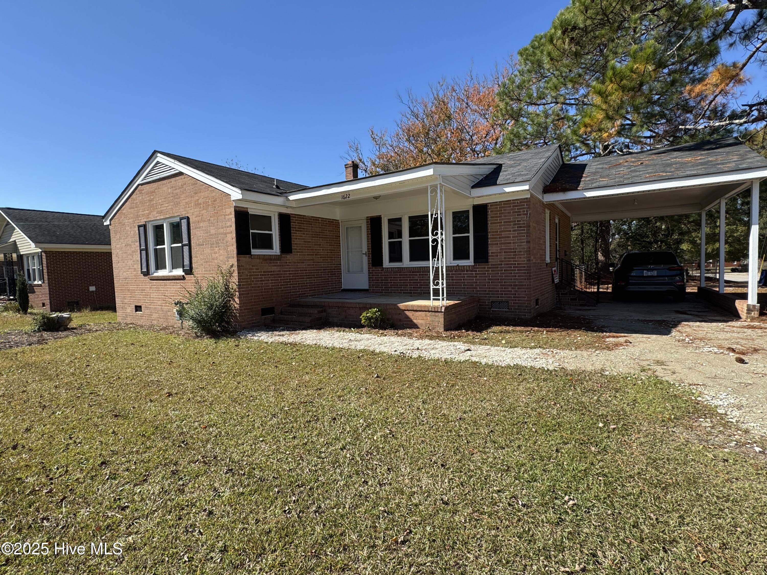 1622 W Raleigh Boulevard Property Photo 1