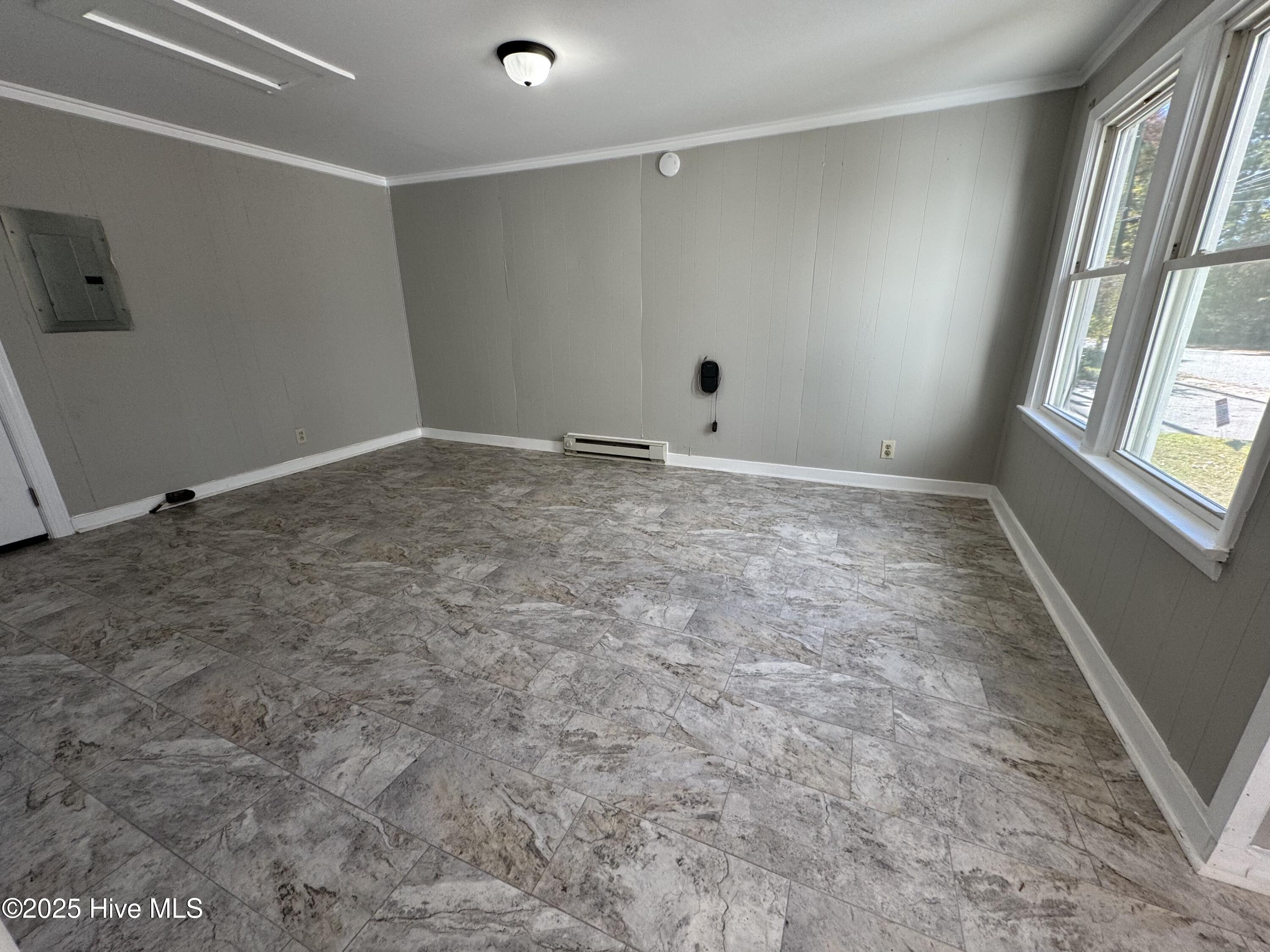 400 Midway Street Property Photo 6