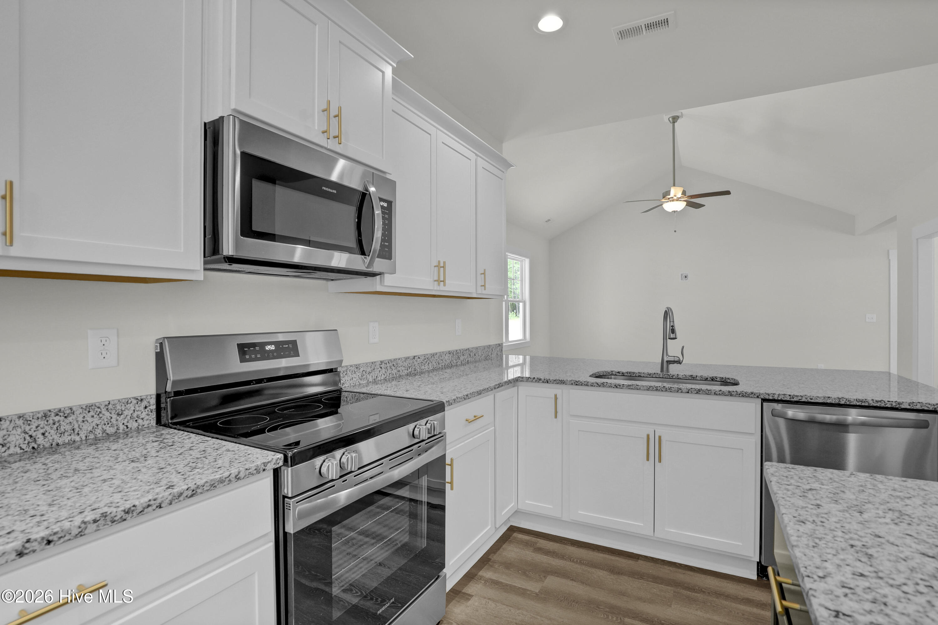 62 Peach Court Property Photo 6