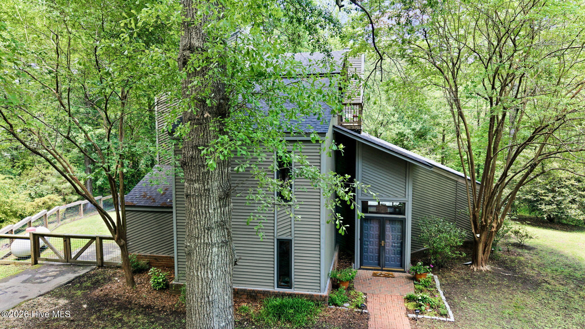 127 Hampton Drive Property Photo 1