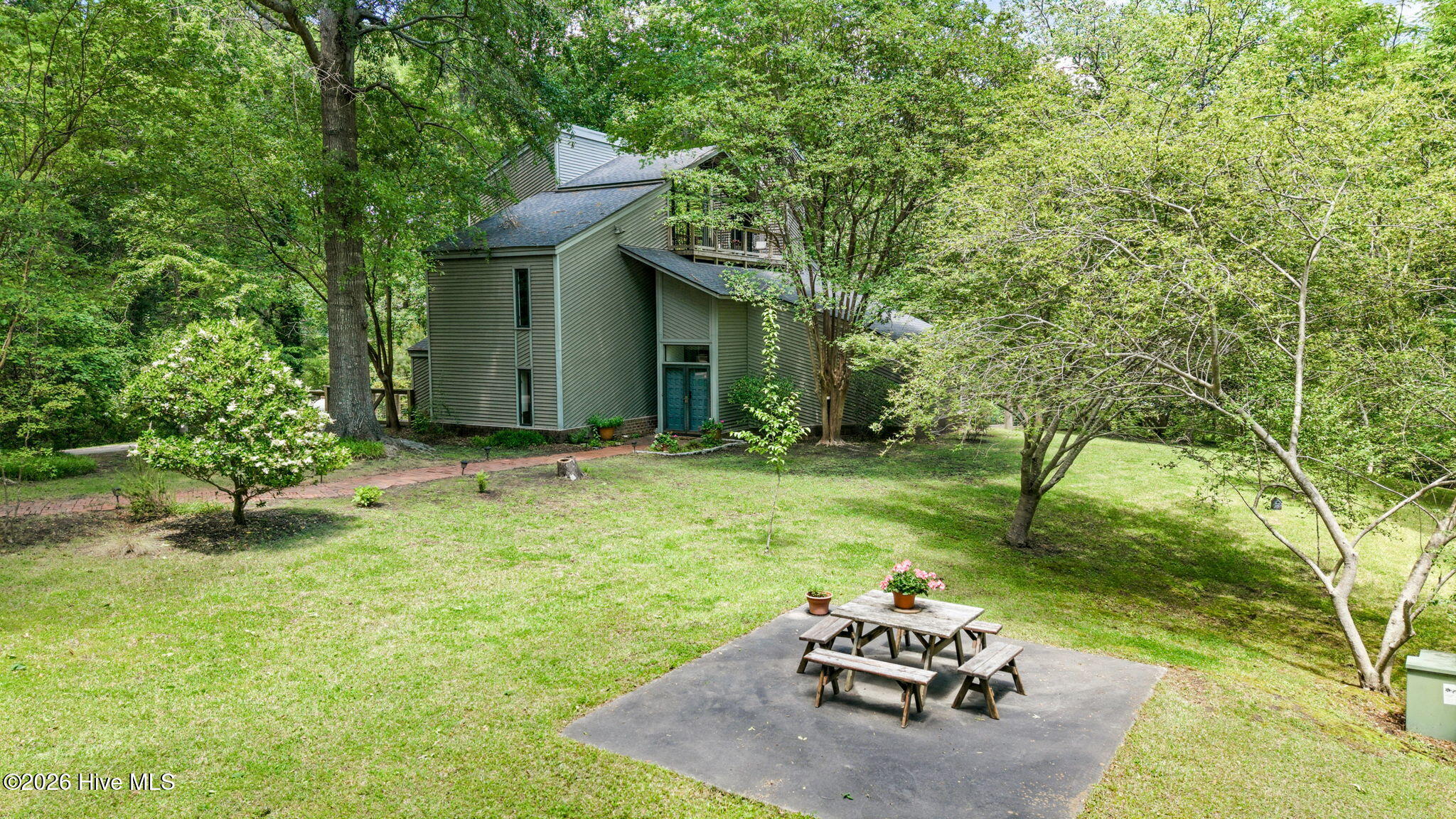 127 Hampton Drive Property Photo 2