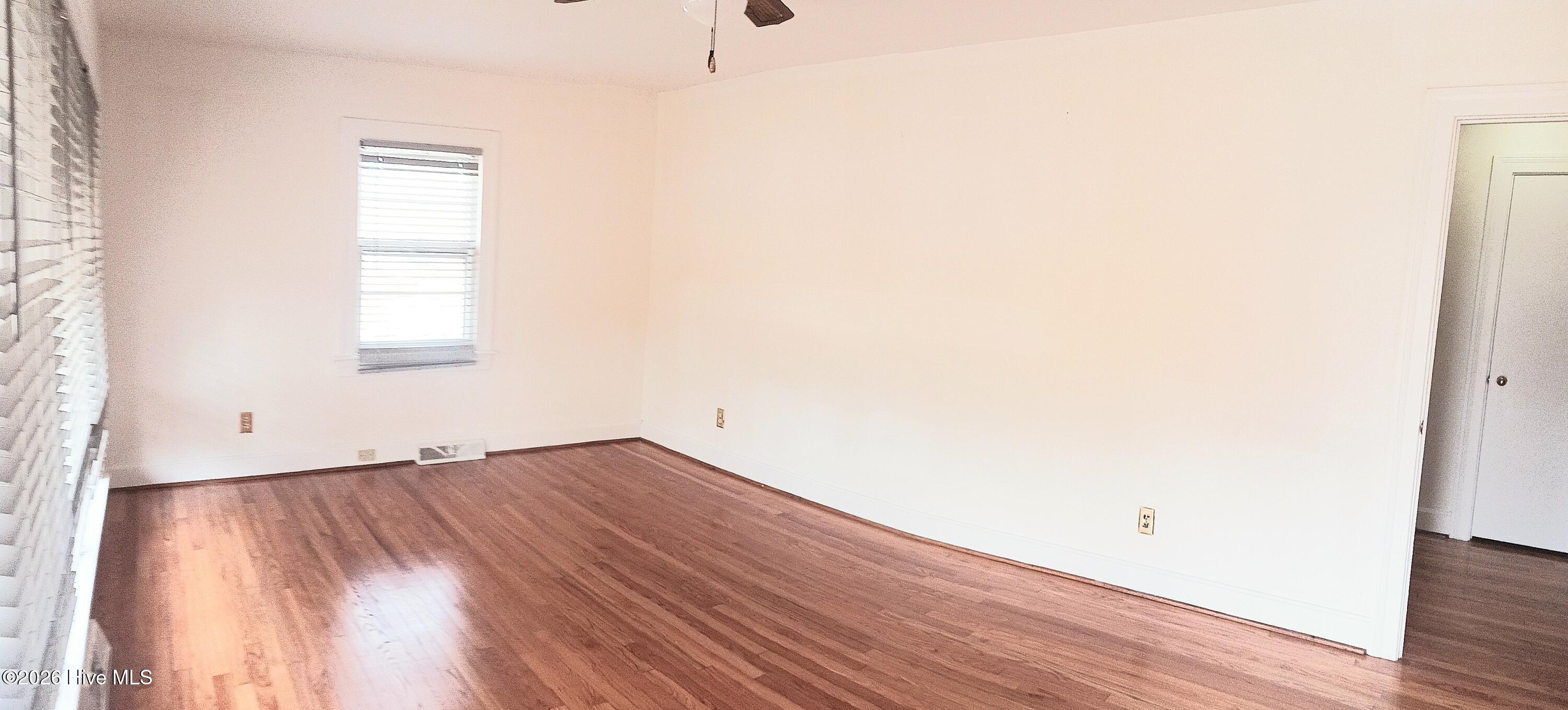 322 Jefferson Street W Property Photo 2