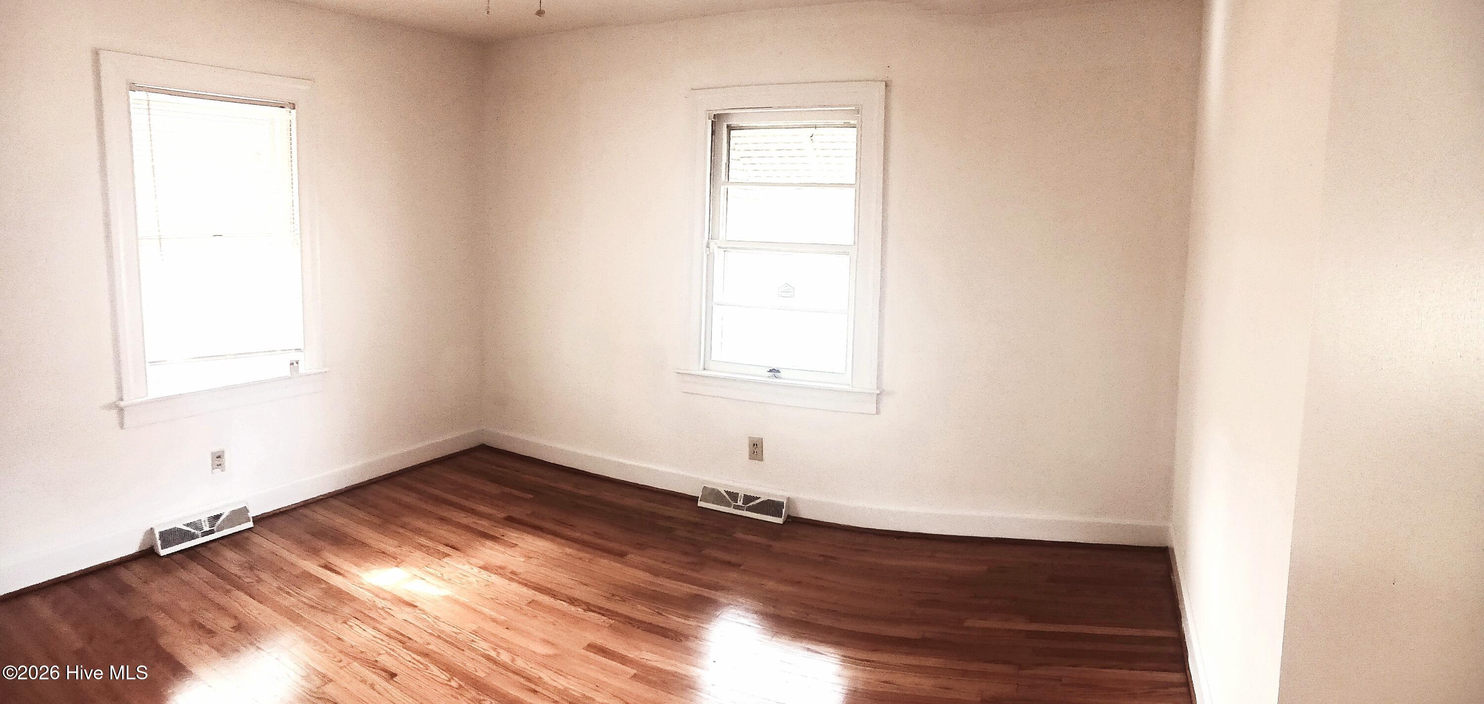 322 Jefferson Street W Property Photo 5