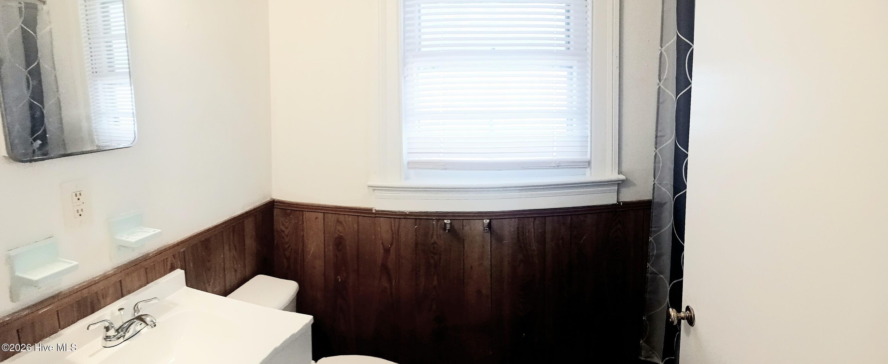 322 Jefferson Street W Property Photo 6