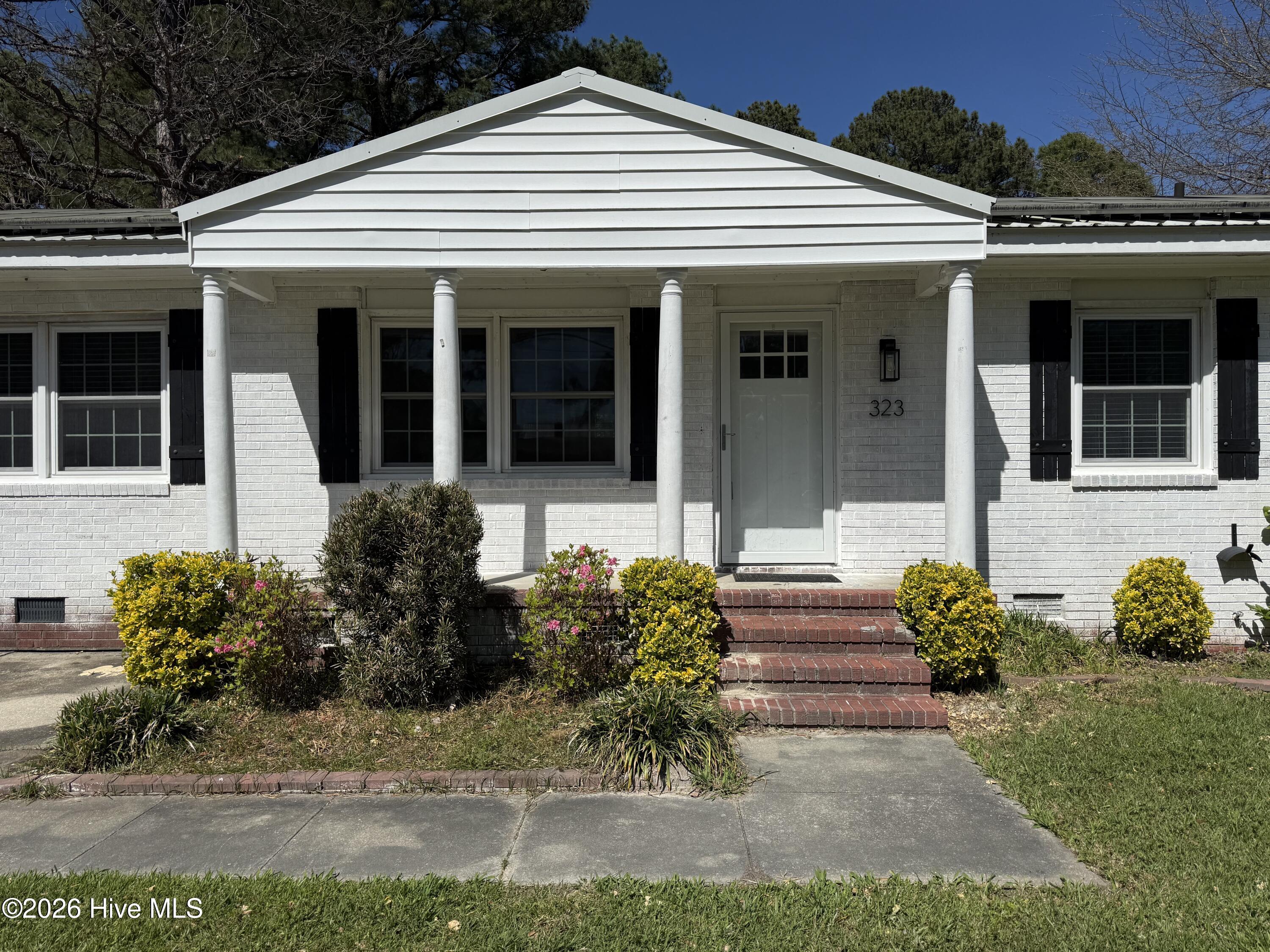 323 Cardinal Road Property Photo 2