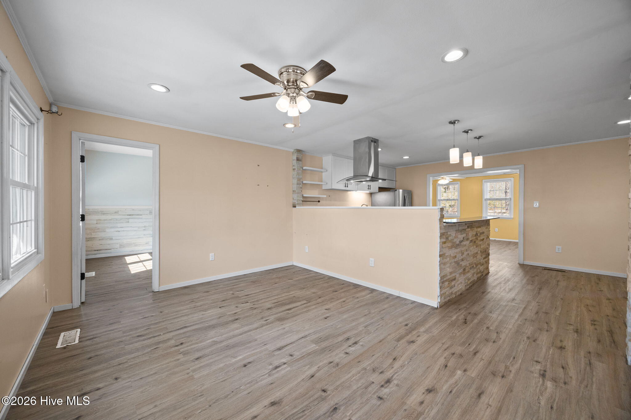 323 Cardinal Road Property Photo 6