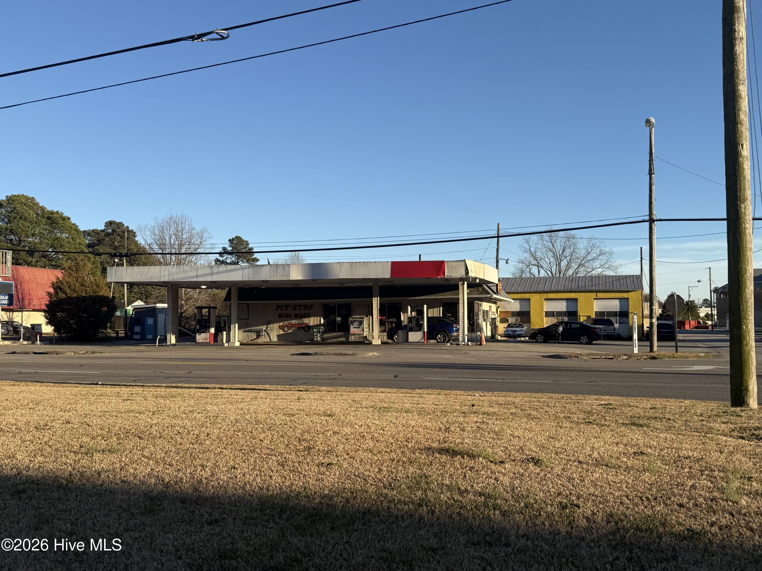 410 S Hughes Boulevard Property Photo 2