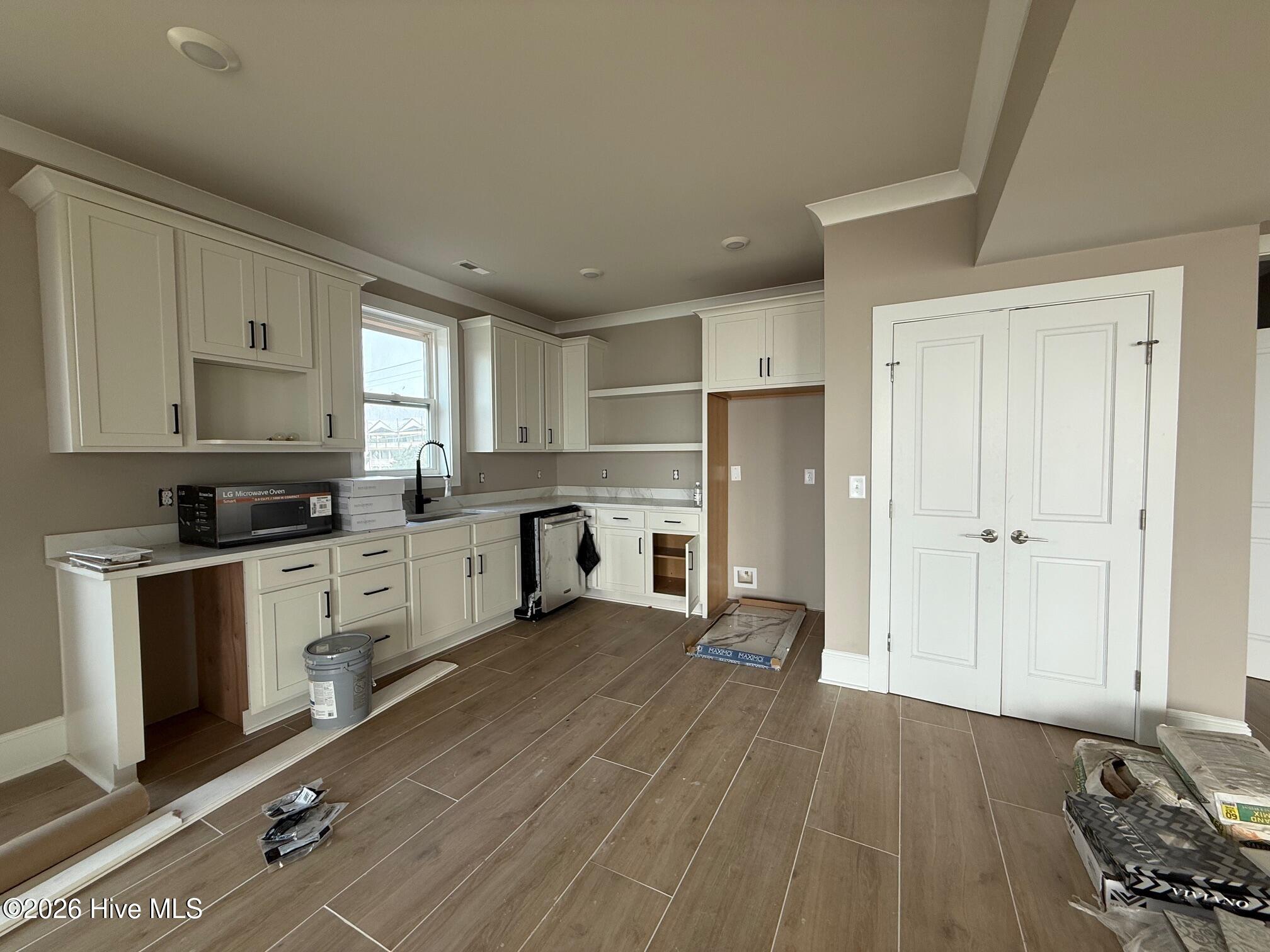 3405 Ocean Drive . Property Photo 25