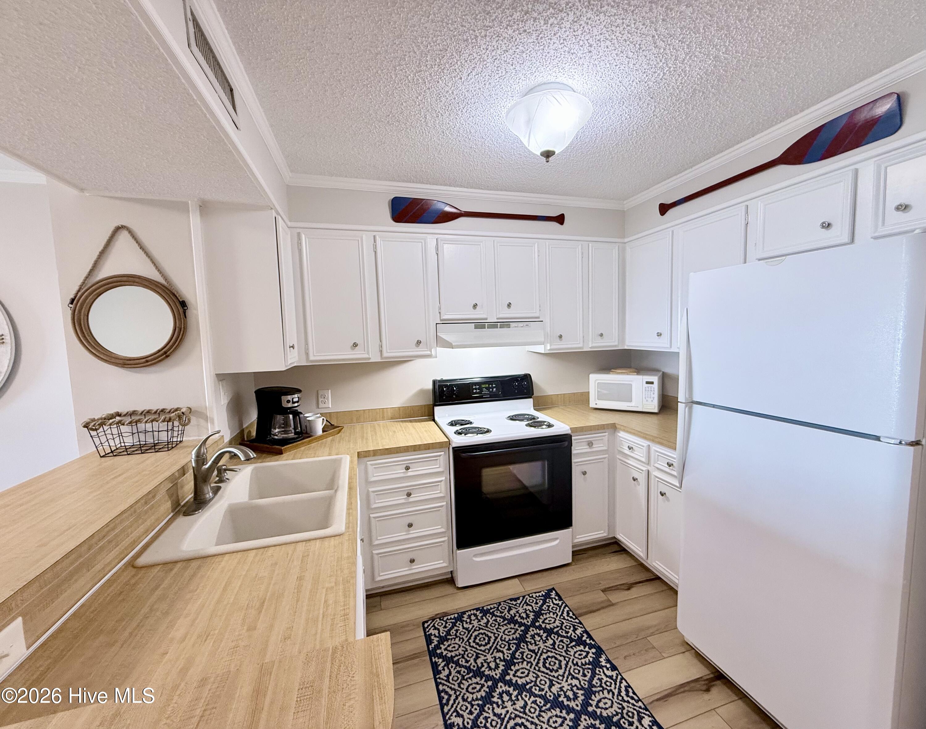 2511 W Fort Macon Road 211-b Property Photo 10