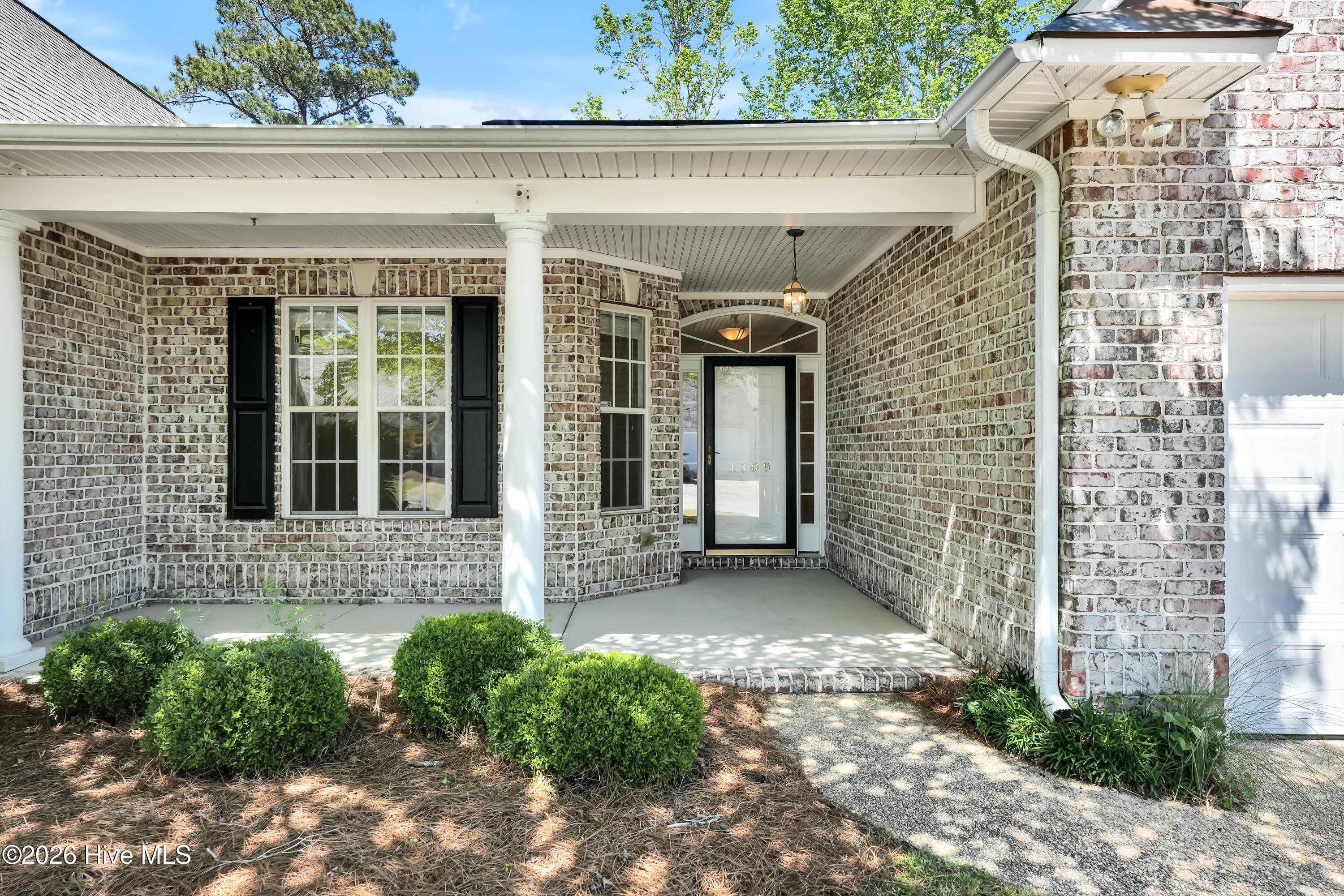 1009 N Sanderling Drive Property Photo 2