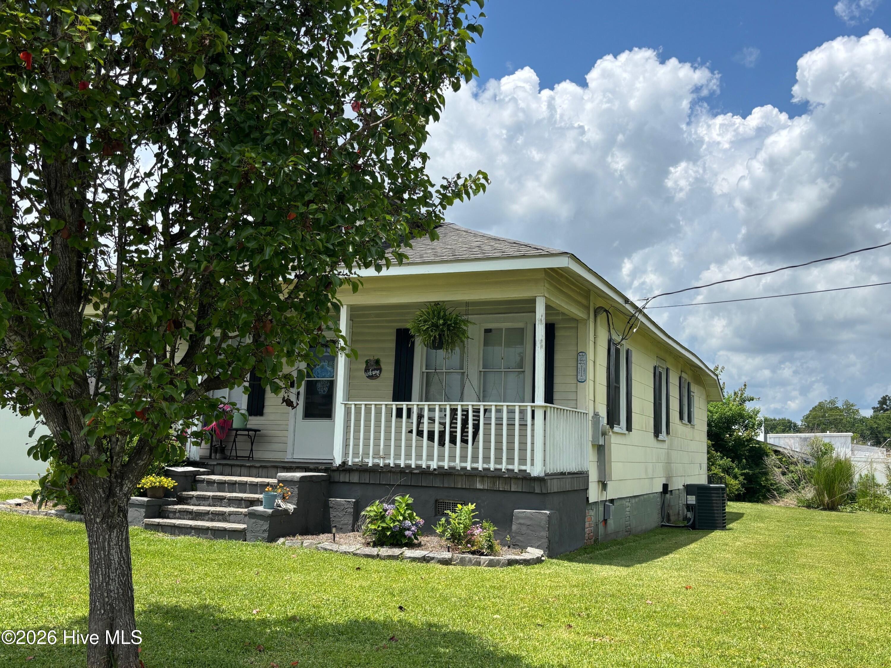 1304 Stallings Parkway Property Photo 1