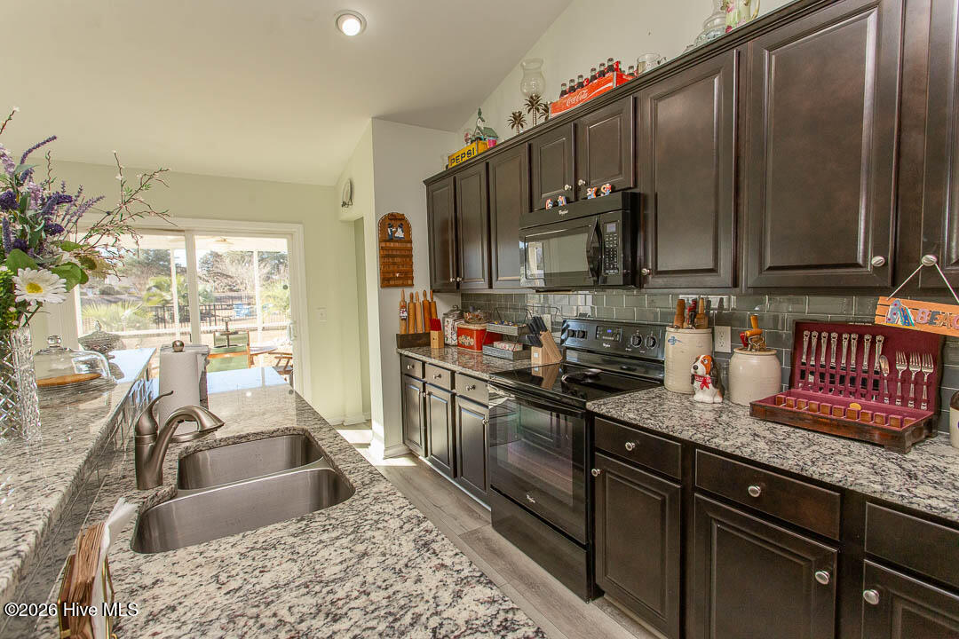 2086 Castlebridge Court Nw Property Photo 18