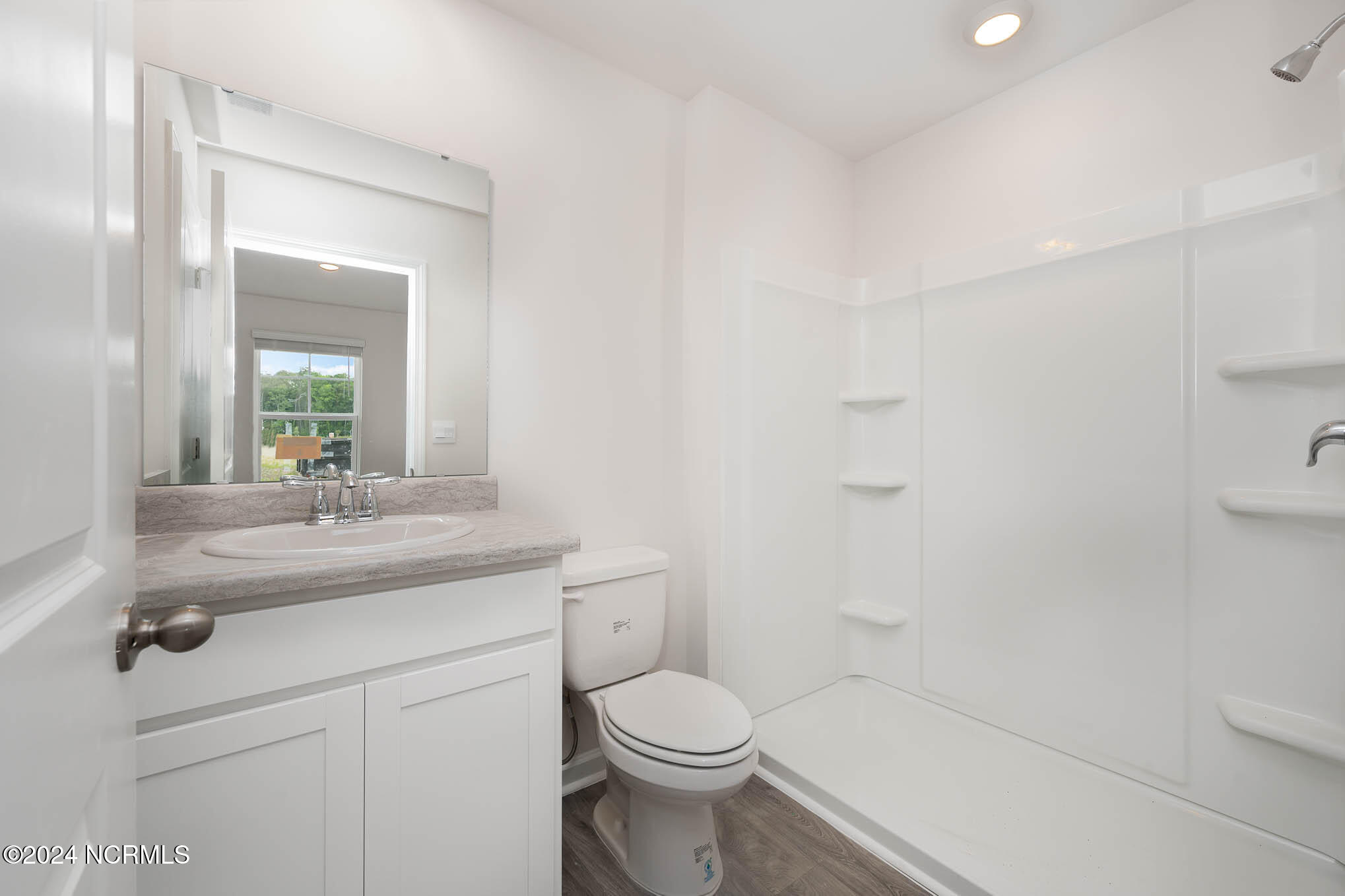 240 Ashworth Drive Property Photo 11