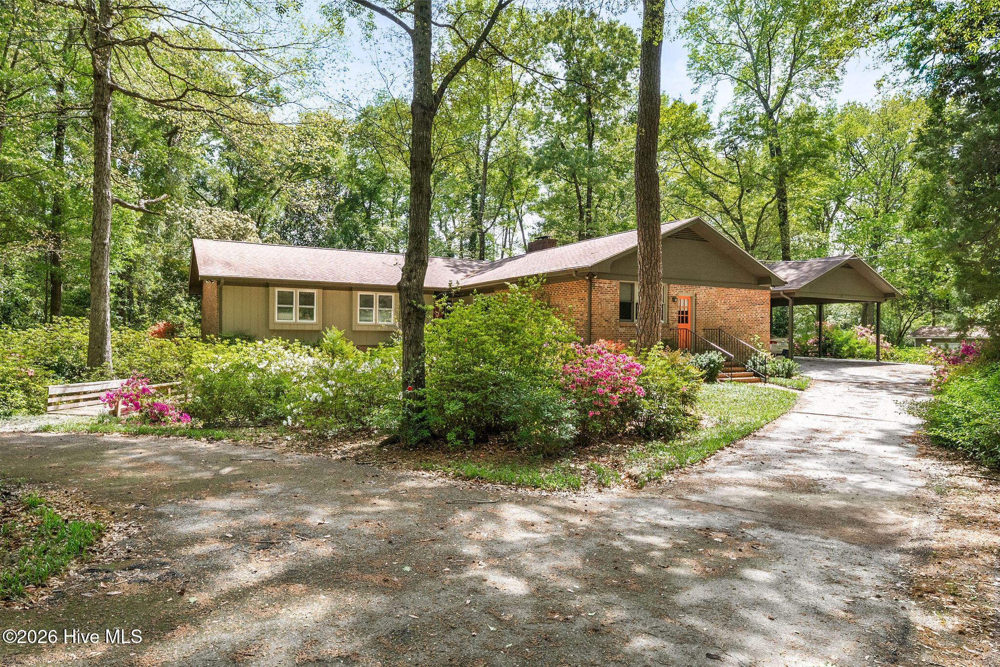 163 Washington Circle Property Photo 1